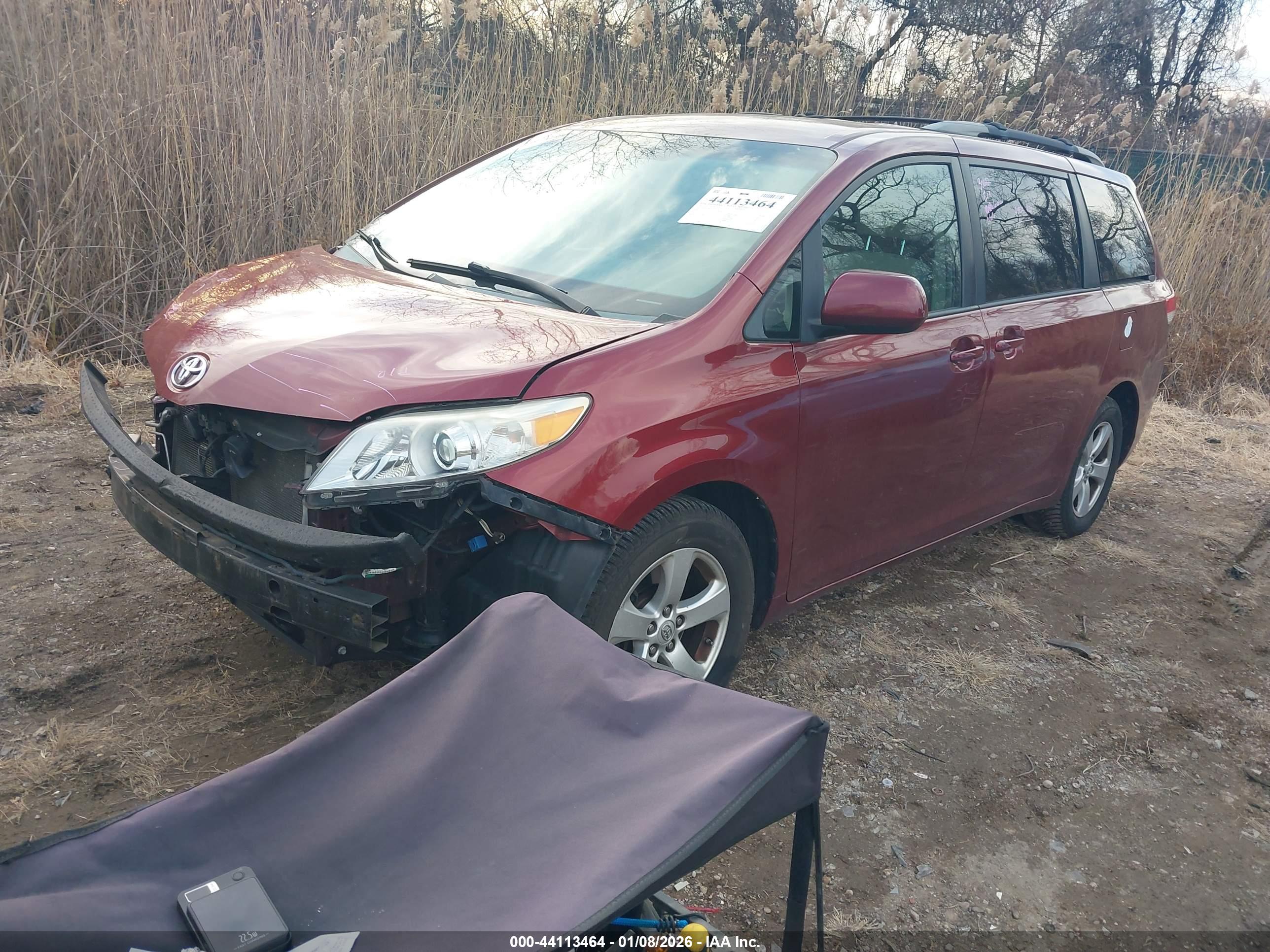 TOYOTA SIENNA image 2