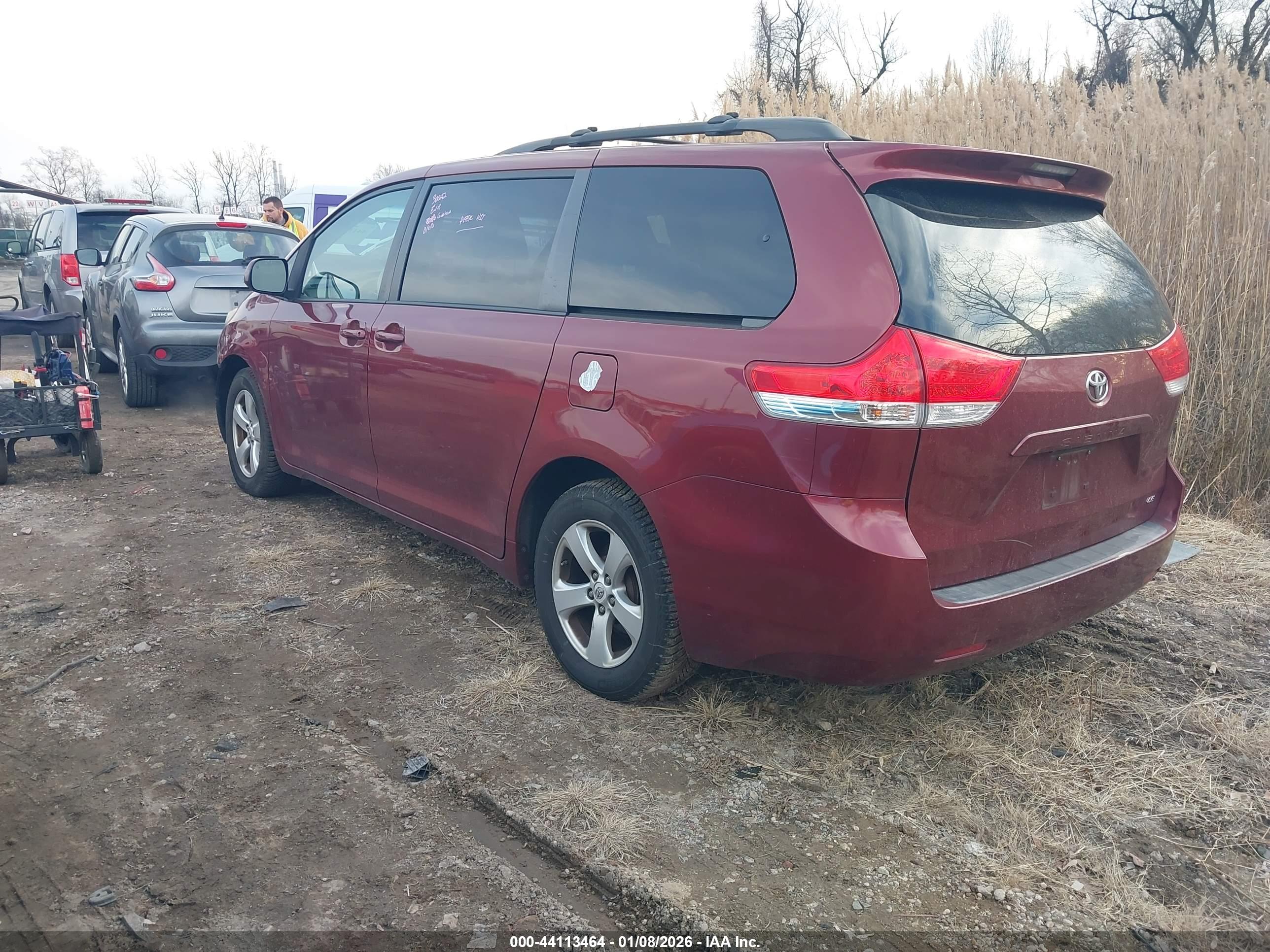 TOYOTA SIENNA image 3
