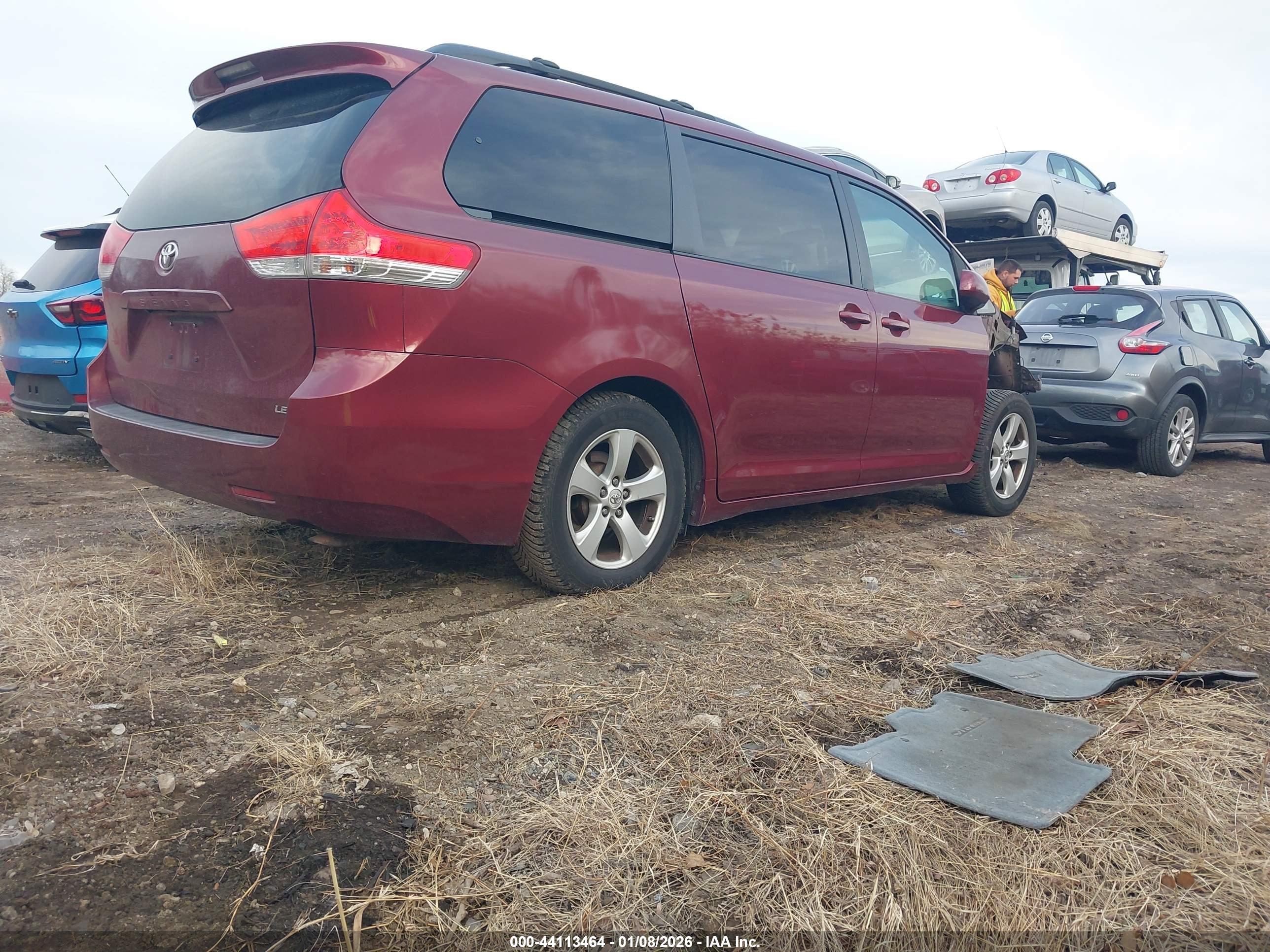 TOYOTA SIENNA image 4