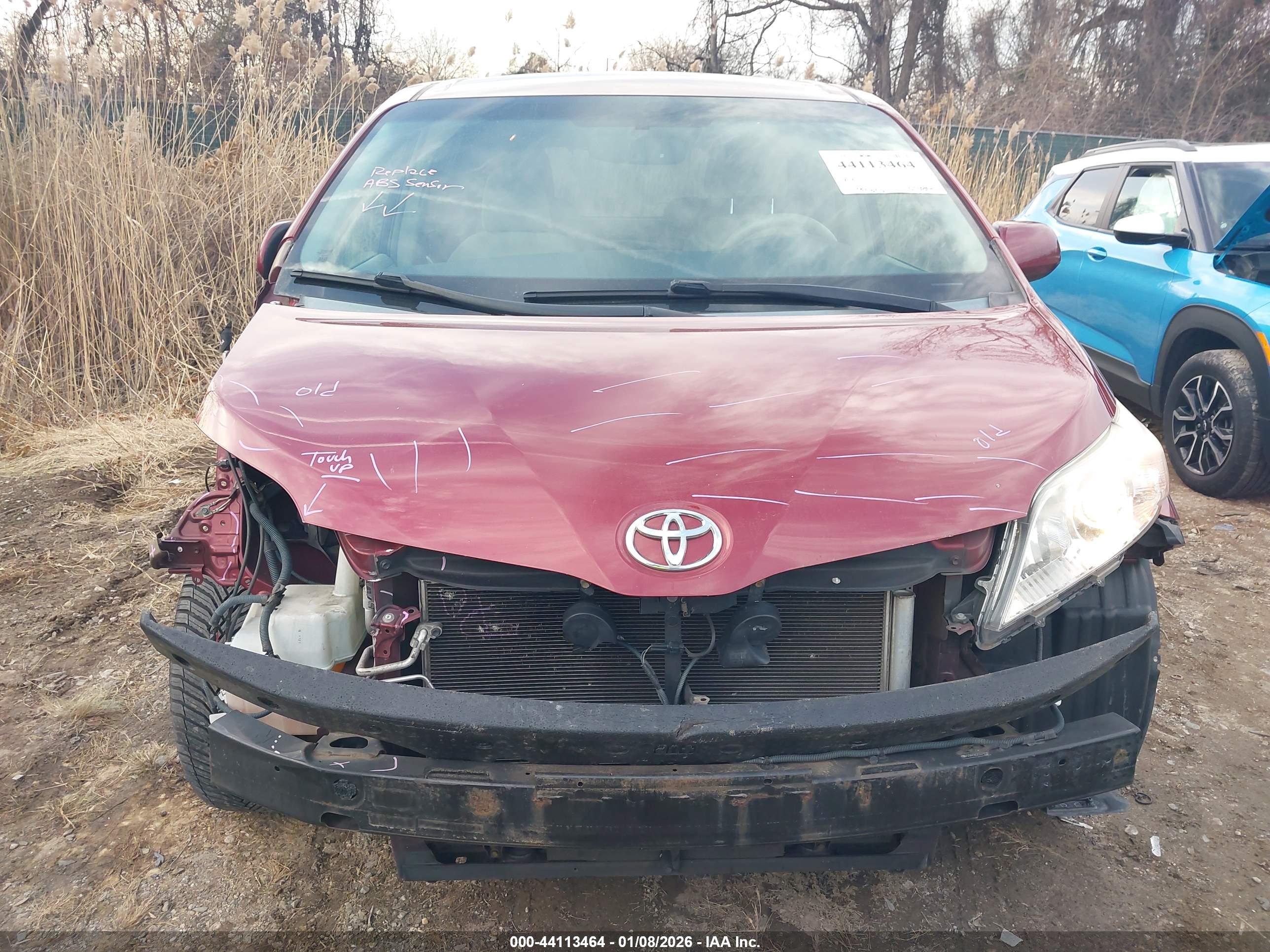 TOYOTA SIENNA image 6