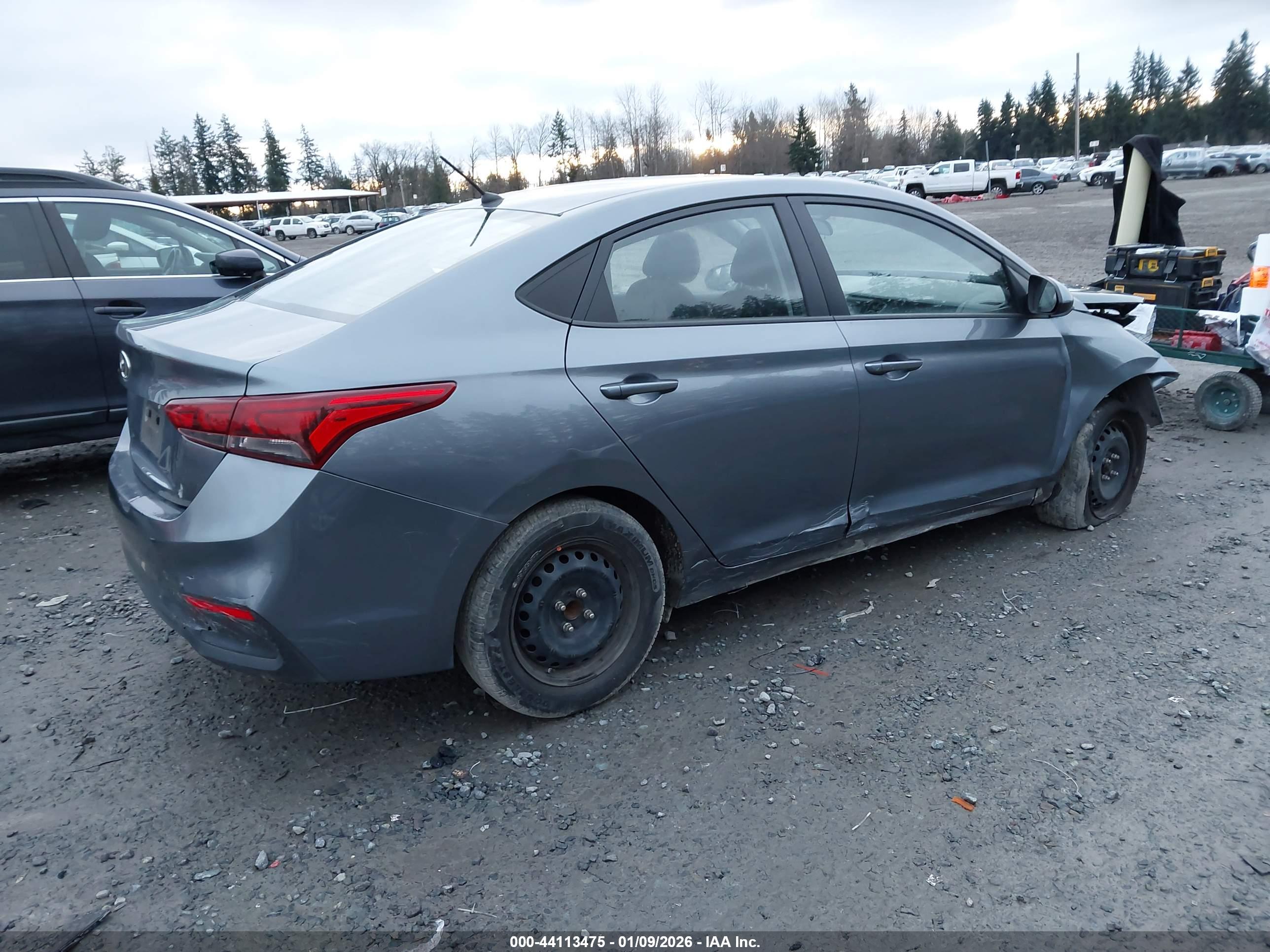 HYUNDAI ACCENT image 4