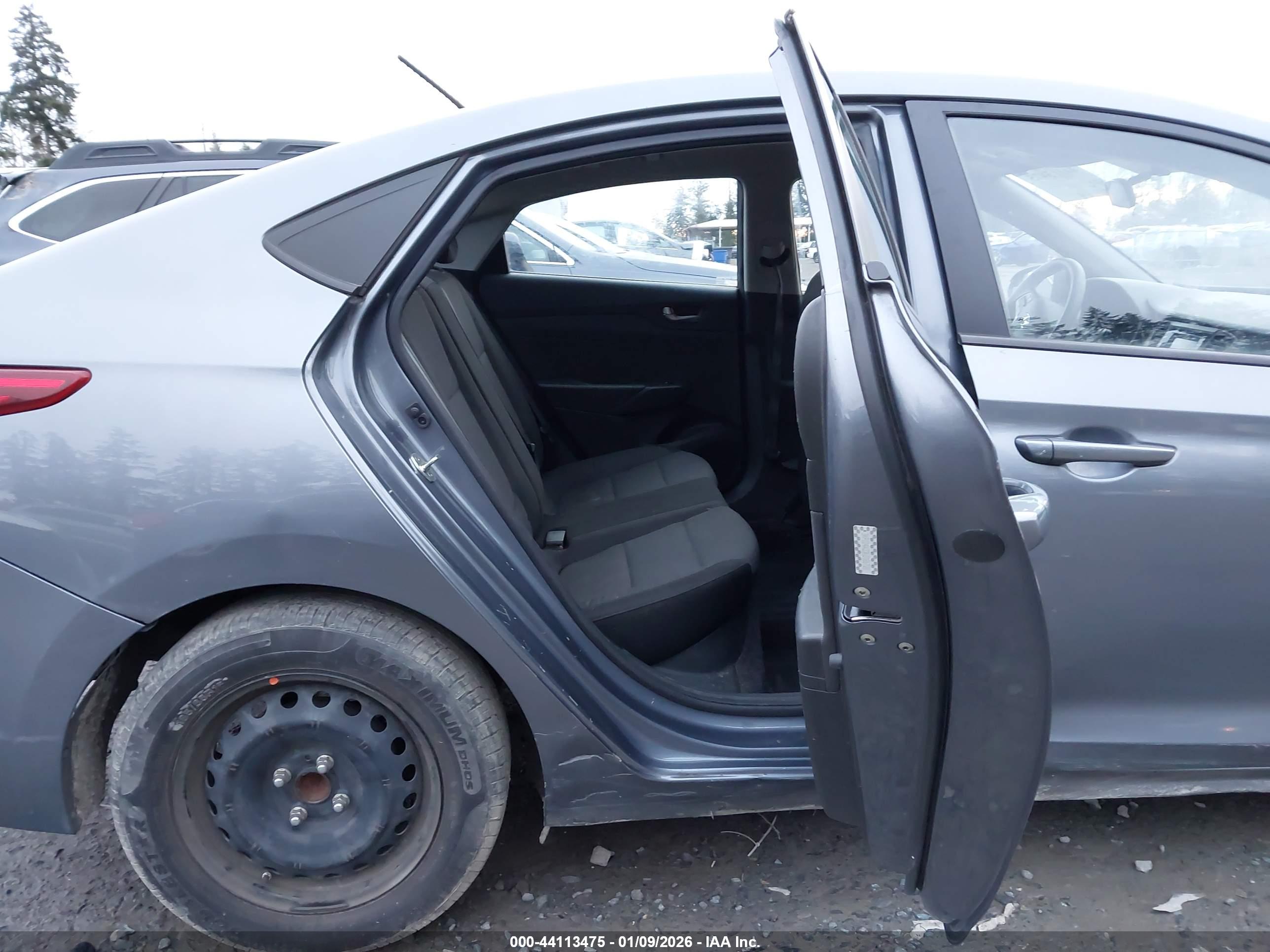 HYUNDAI ACCENT image 8