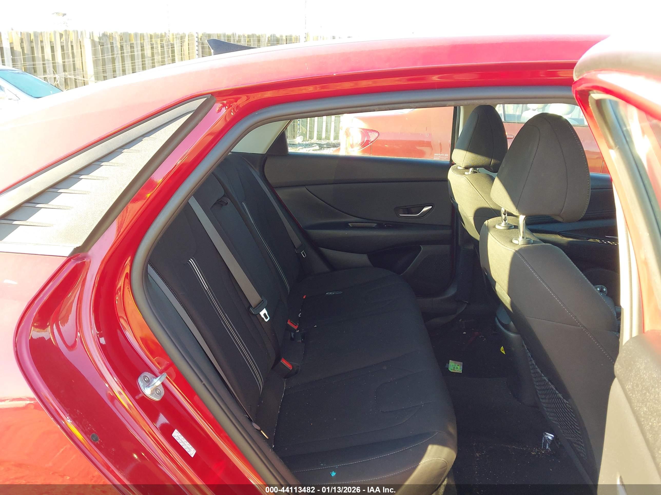 HYUNDAI ELANTRA image 8