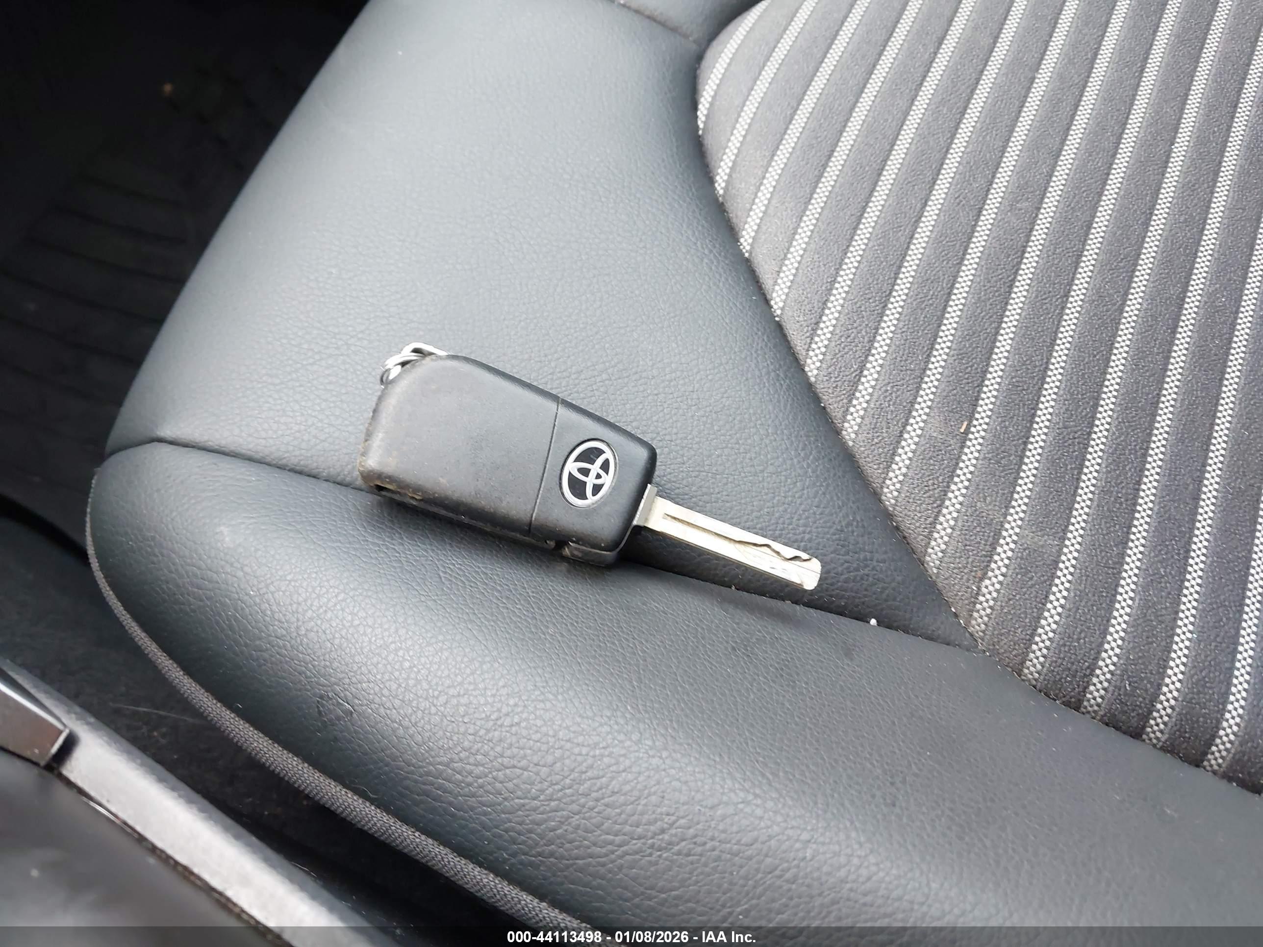 TOYOTA CAMRY image 11