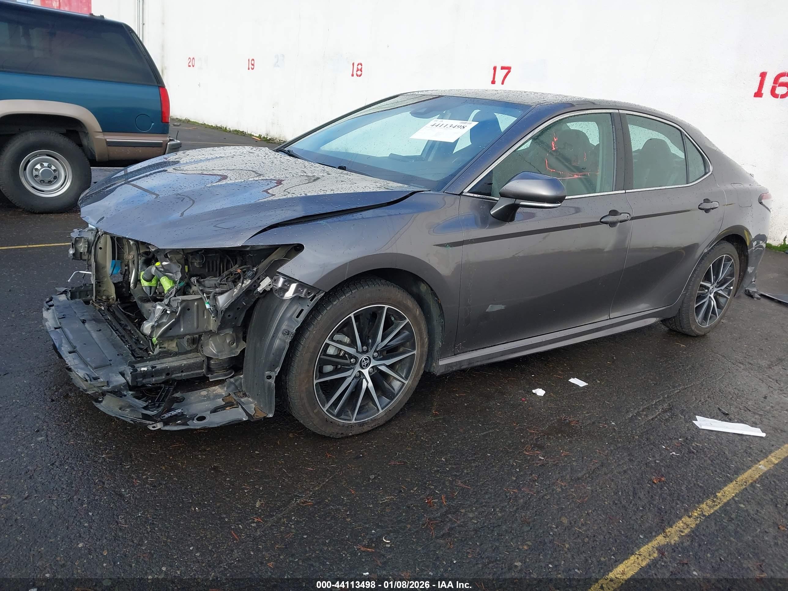 TOYOTA CAMRY image 2