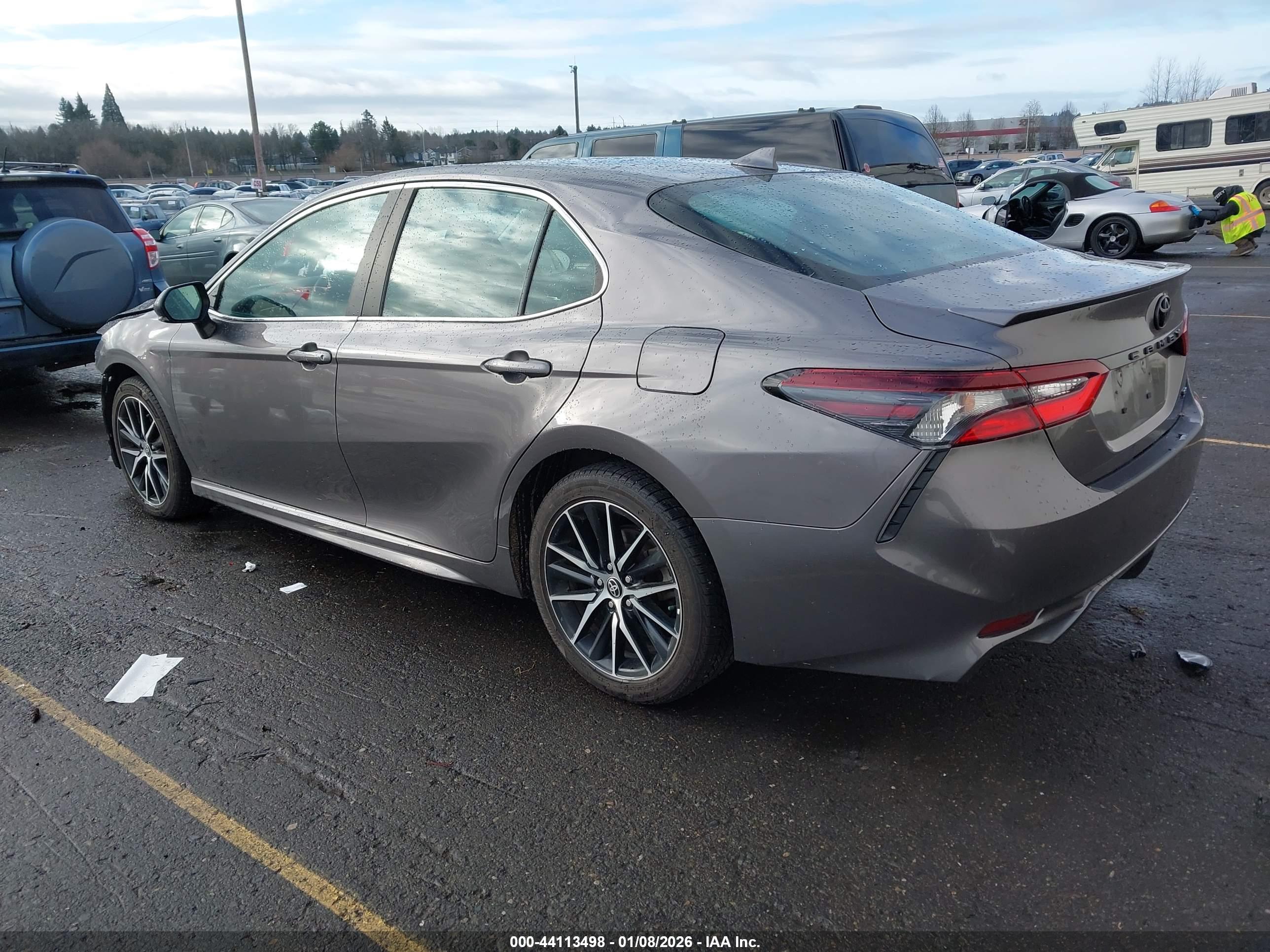 TOYOTA CAMRY image 3