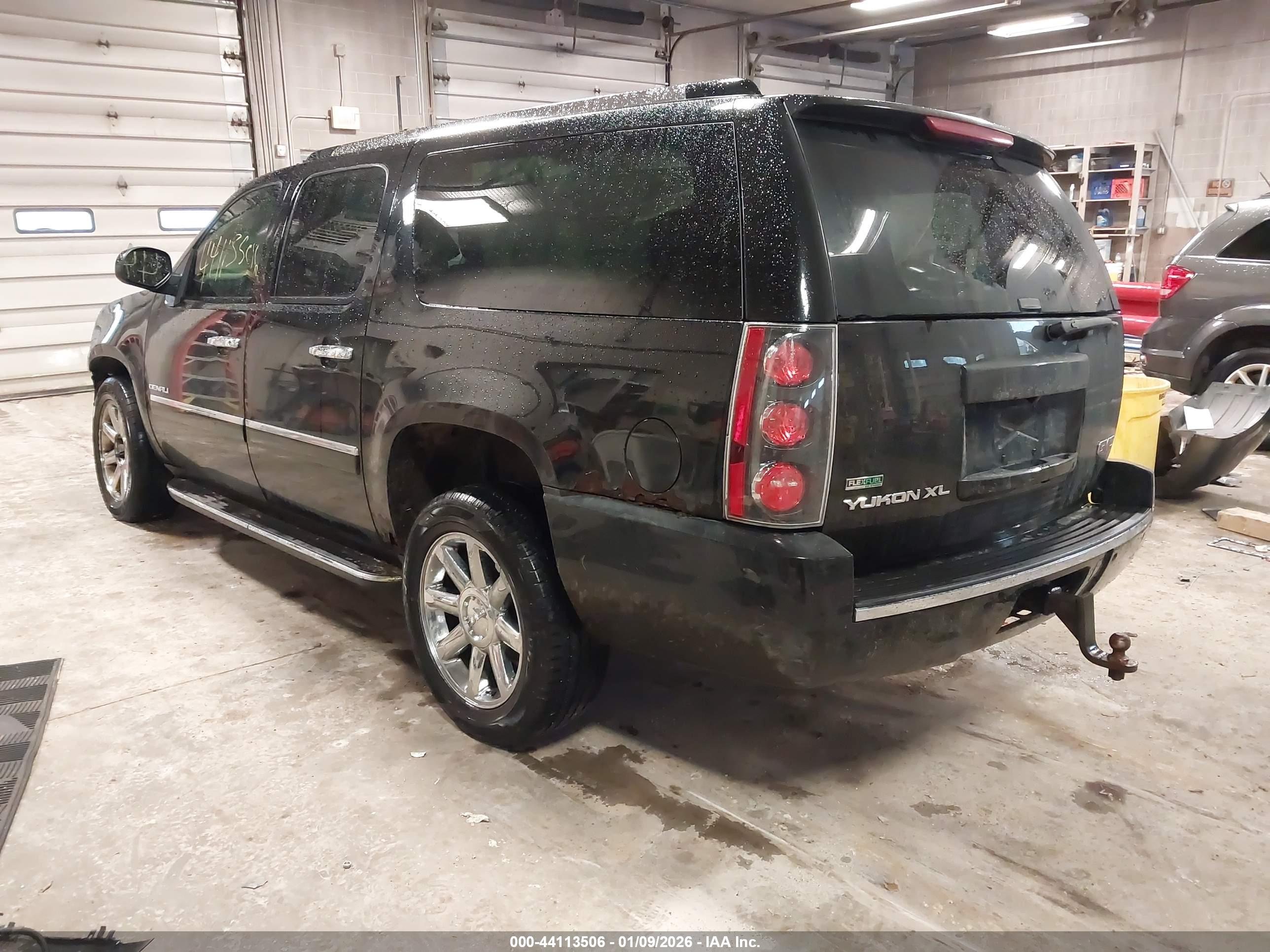 GMC YUKON image 3