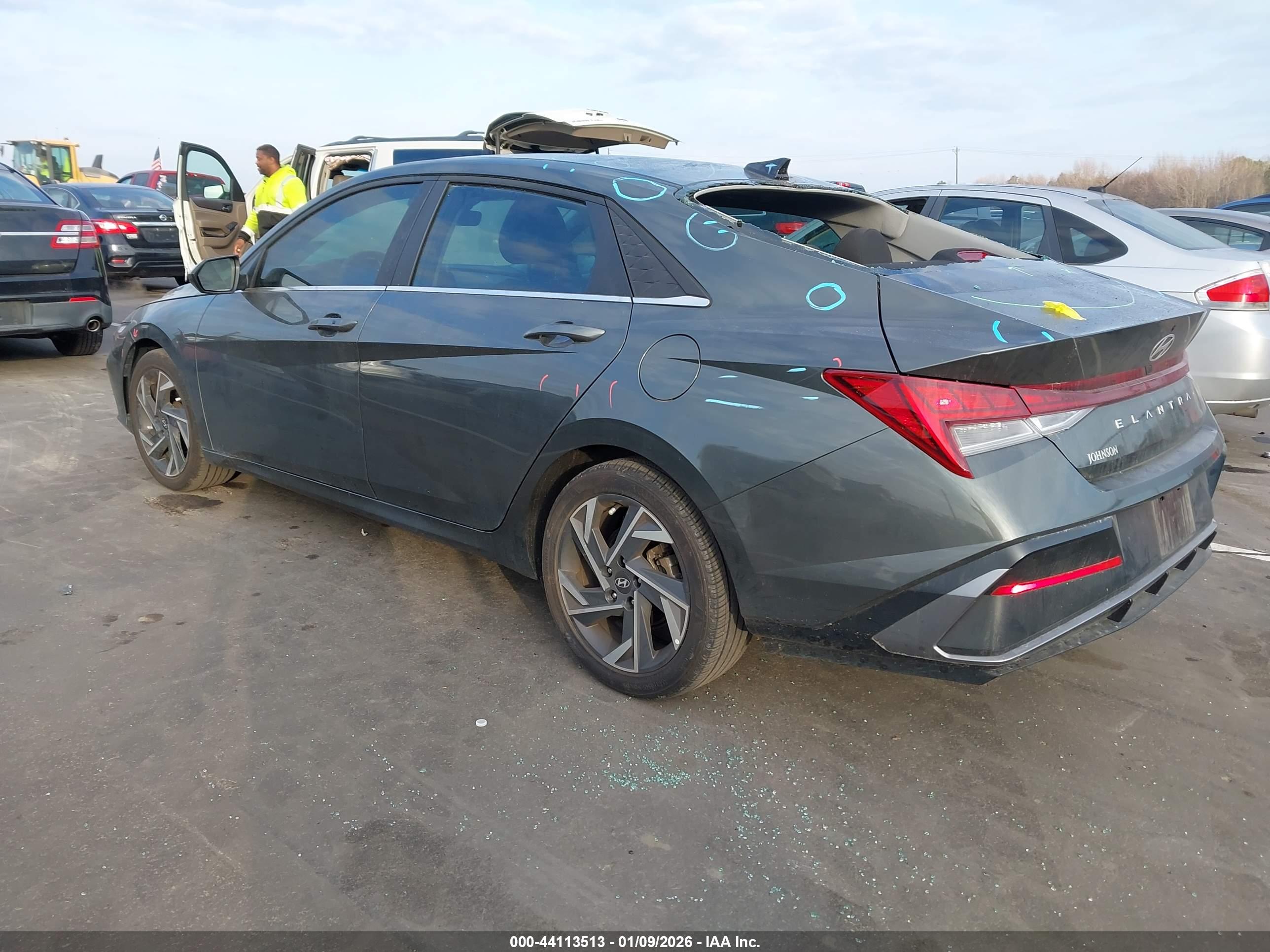 HYUNDAI ELANTRA image 3