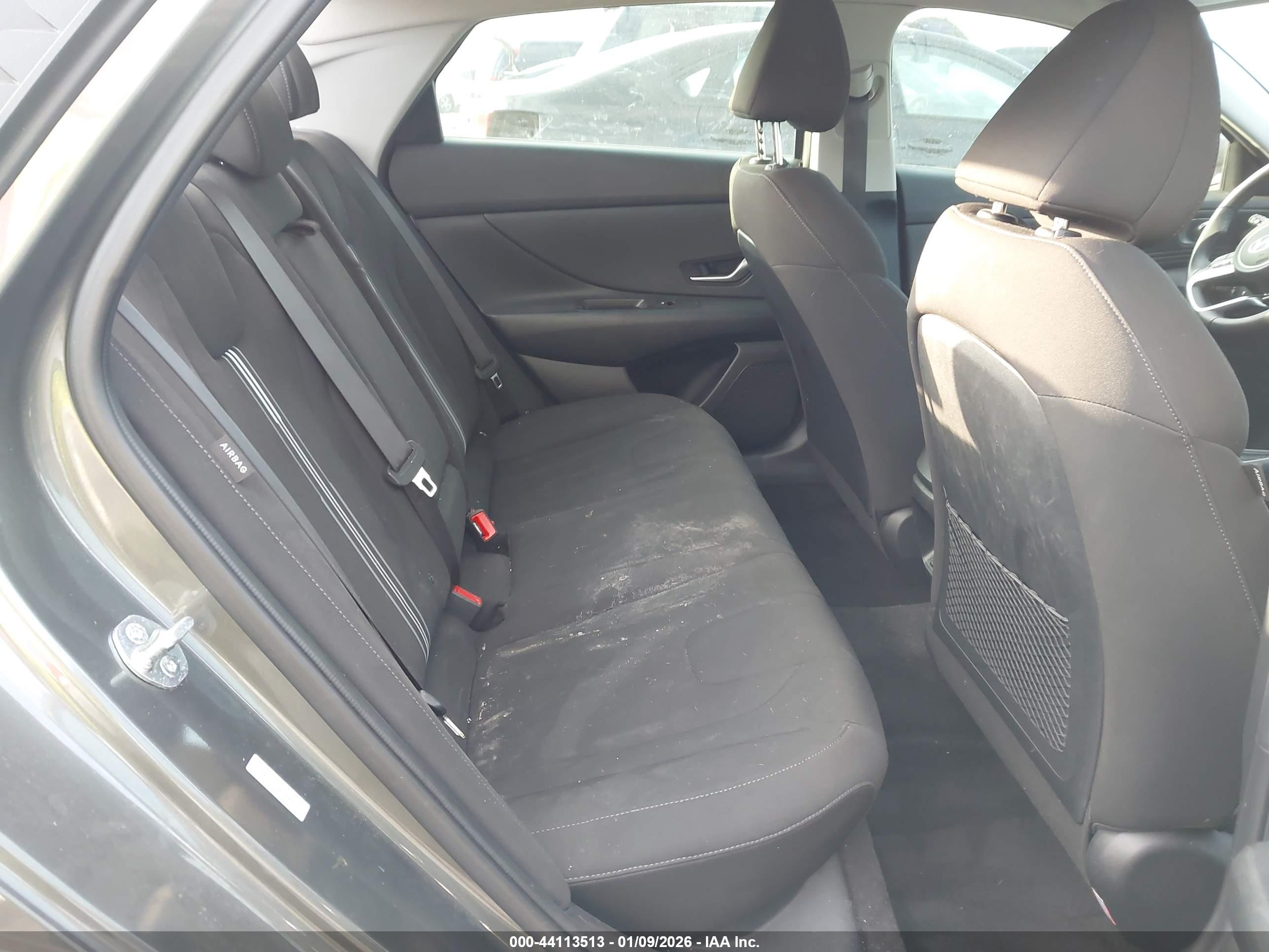 HYUNDAI ELANTRA image 8