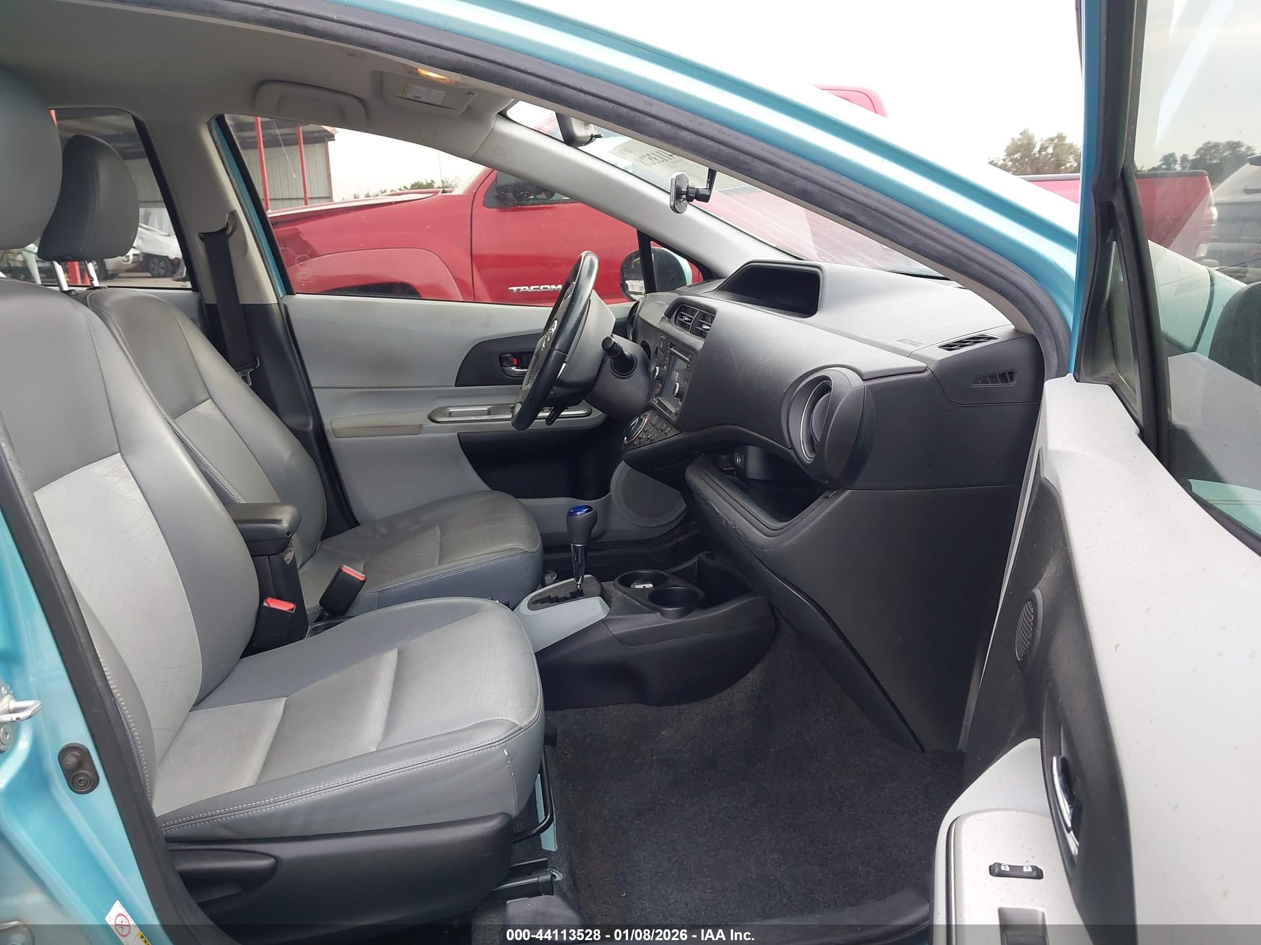 TOYOTA PRIUS image 5