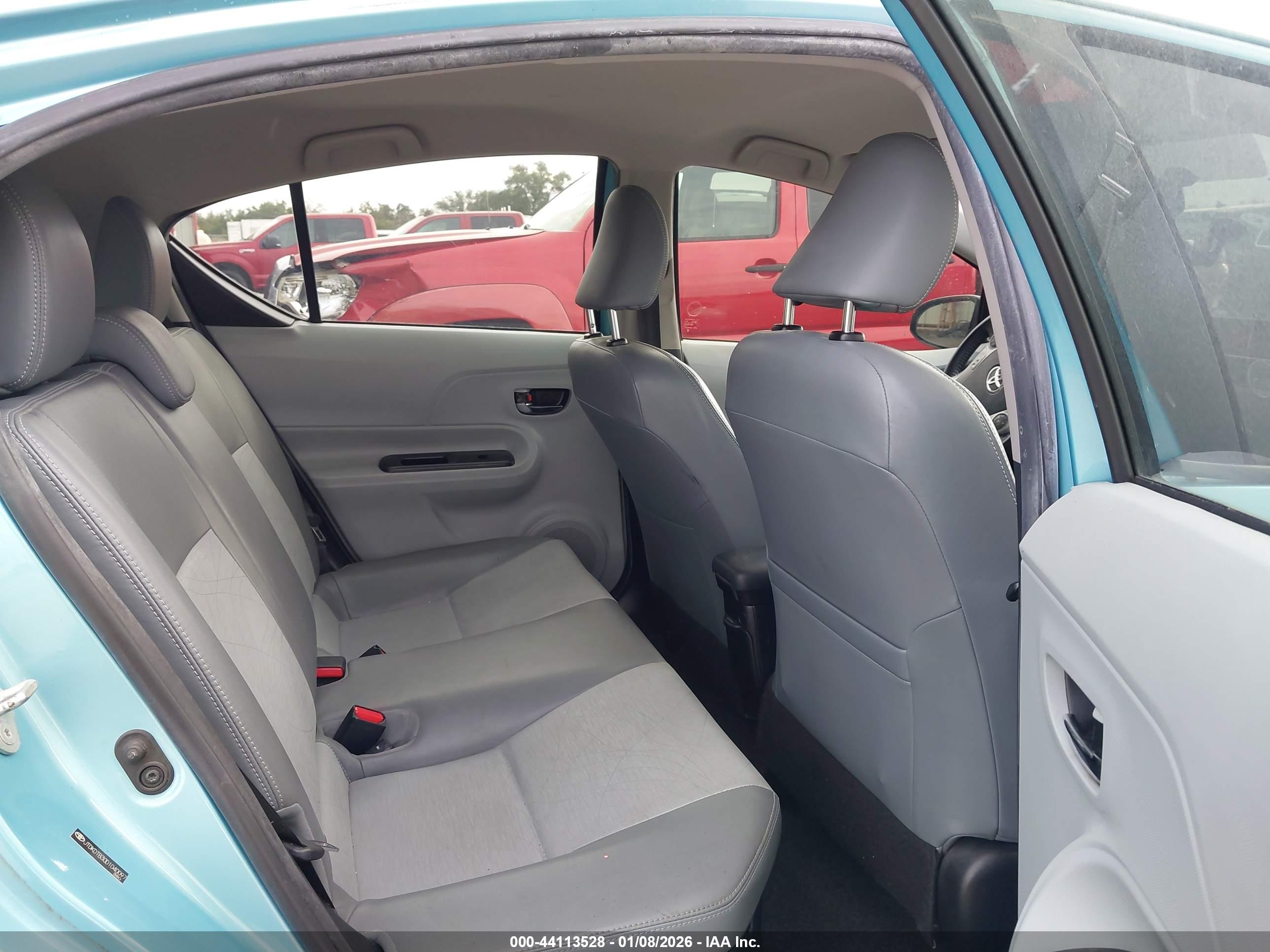 TOYOTA PRIUS image 8