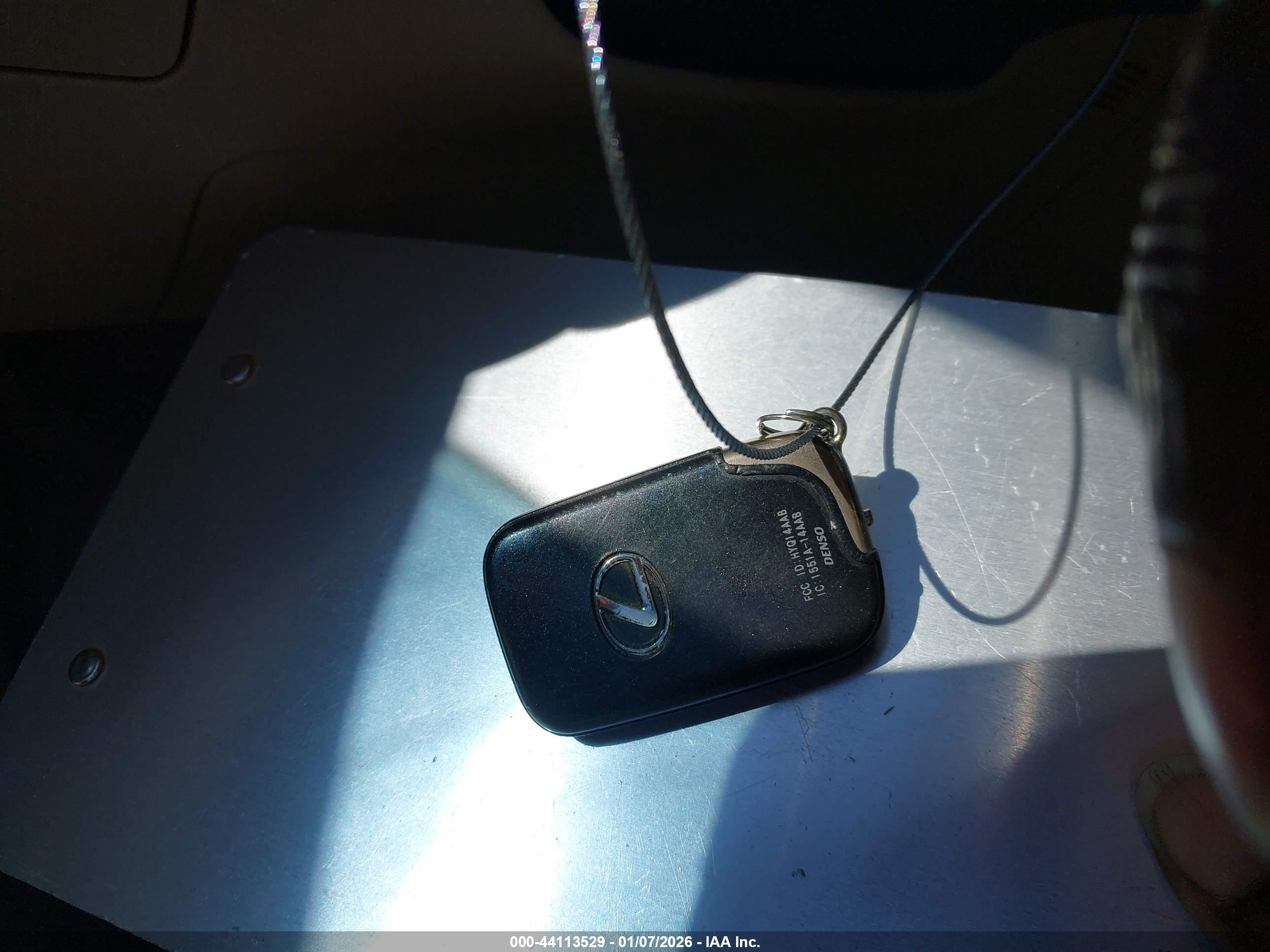 LEXUS ES image 11