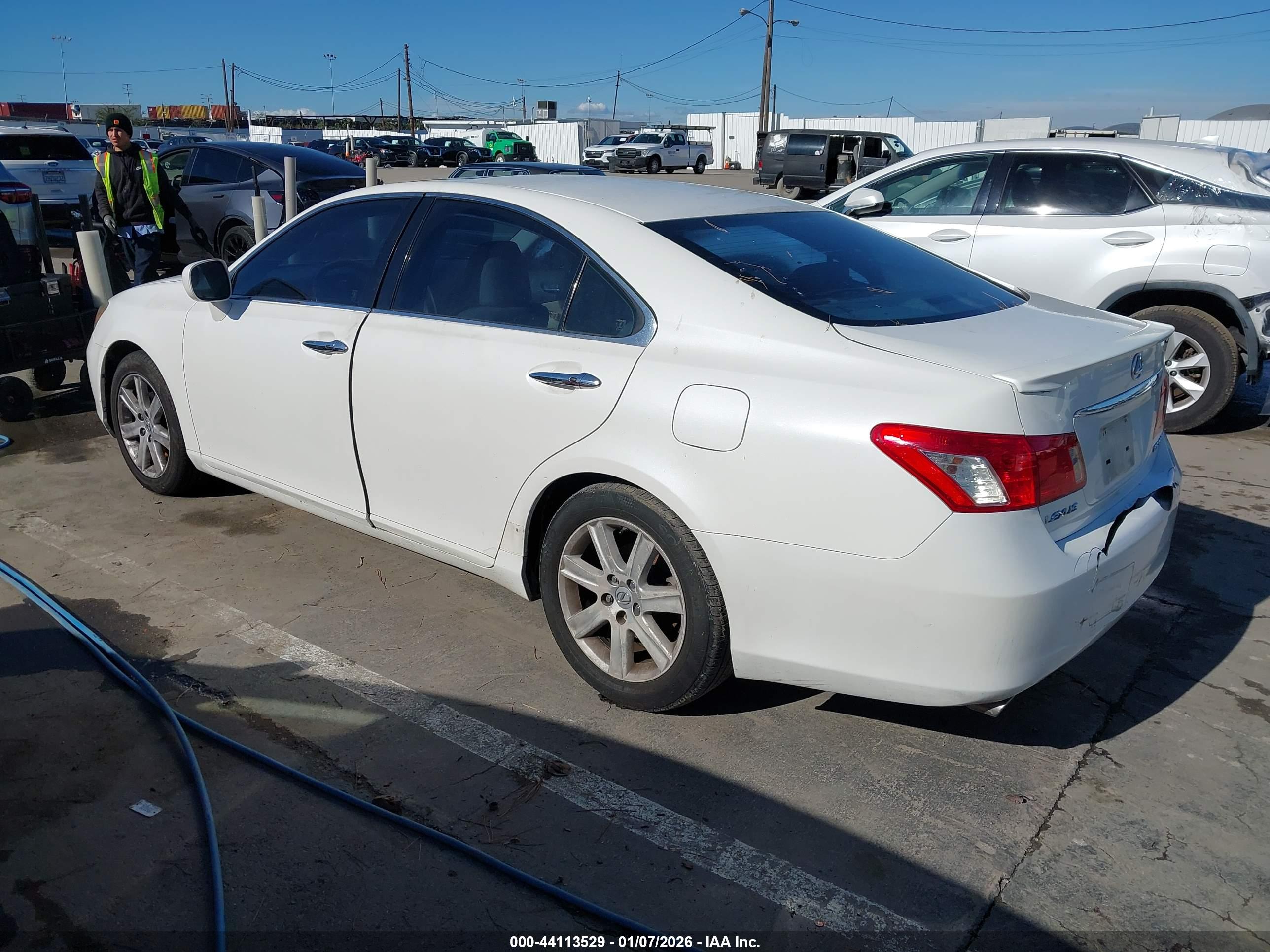 LEXUS ES image 3