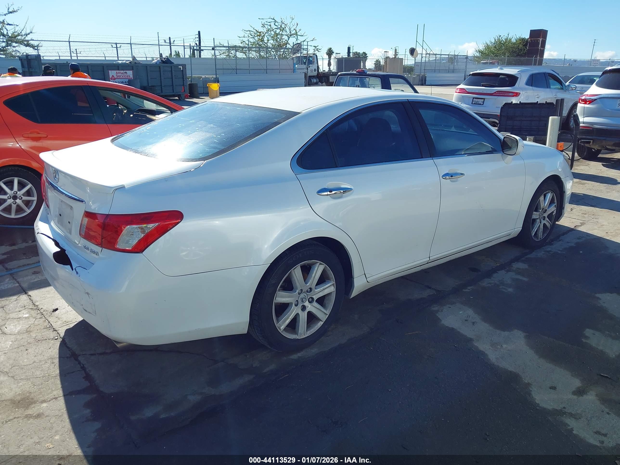 LEXUS ES image 4