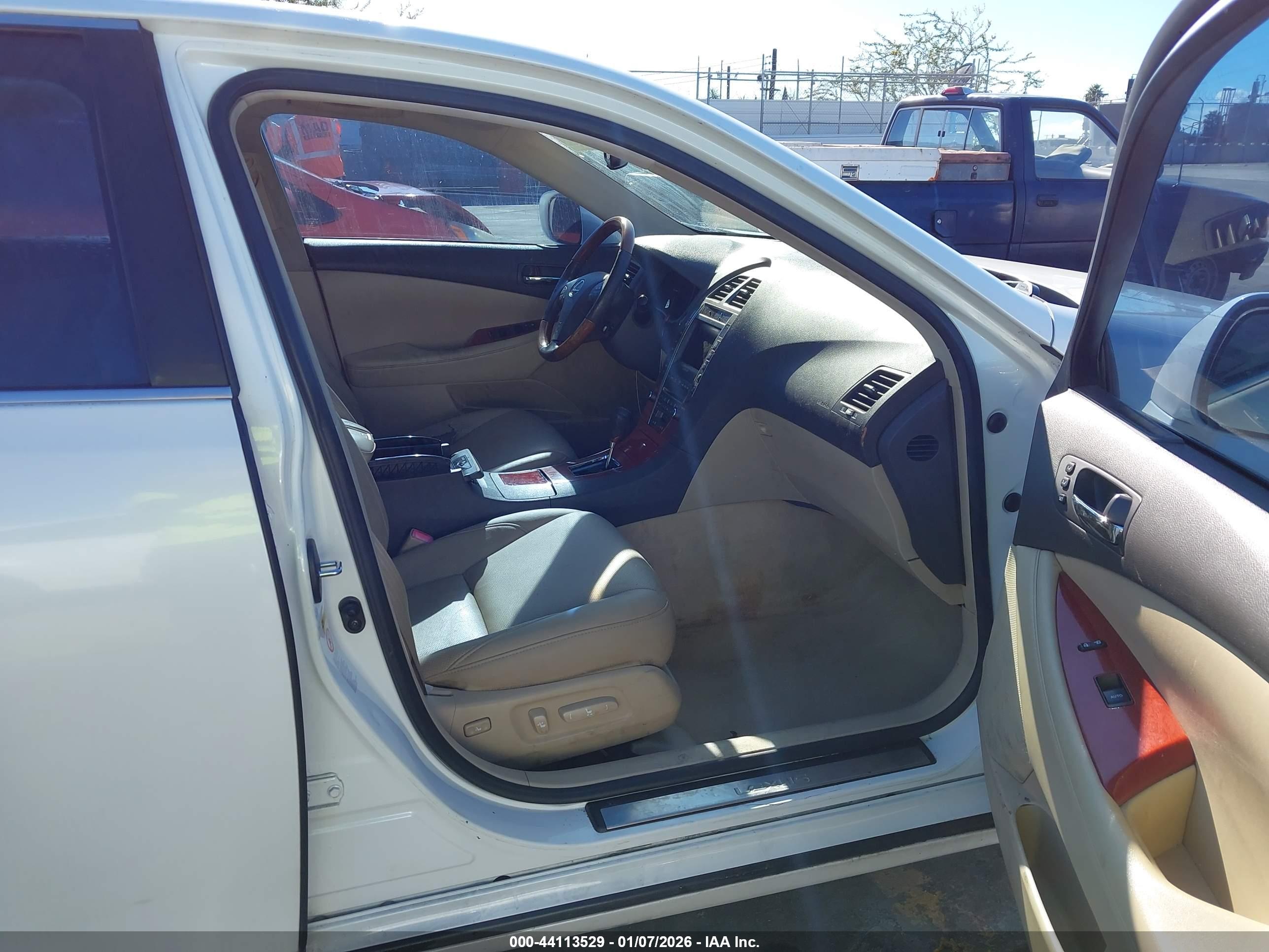 LEXUS ES image 5