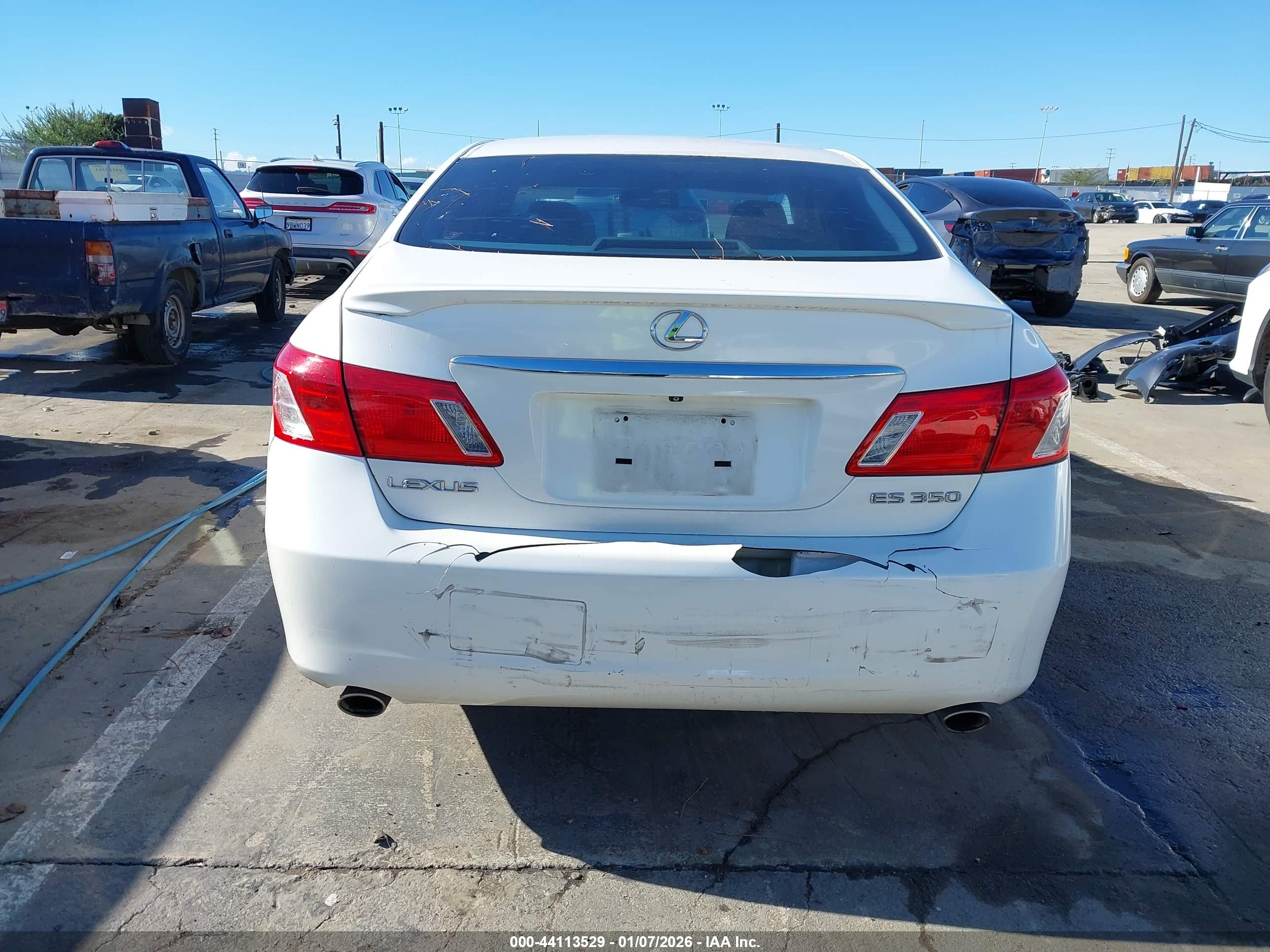 LEXUS ES image 6