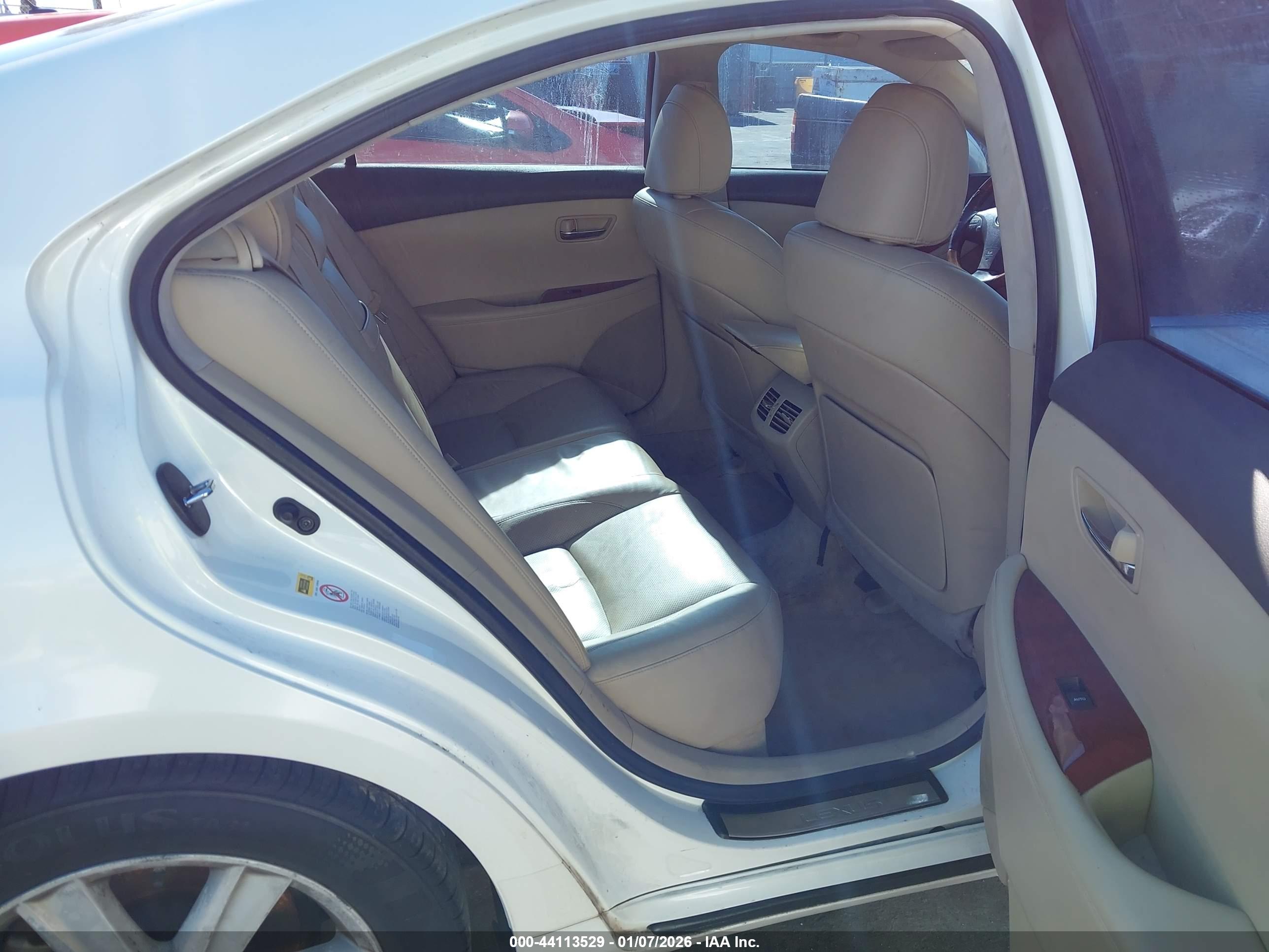 LEXUS ES image 8