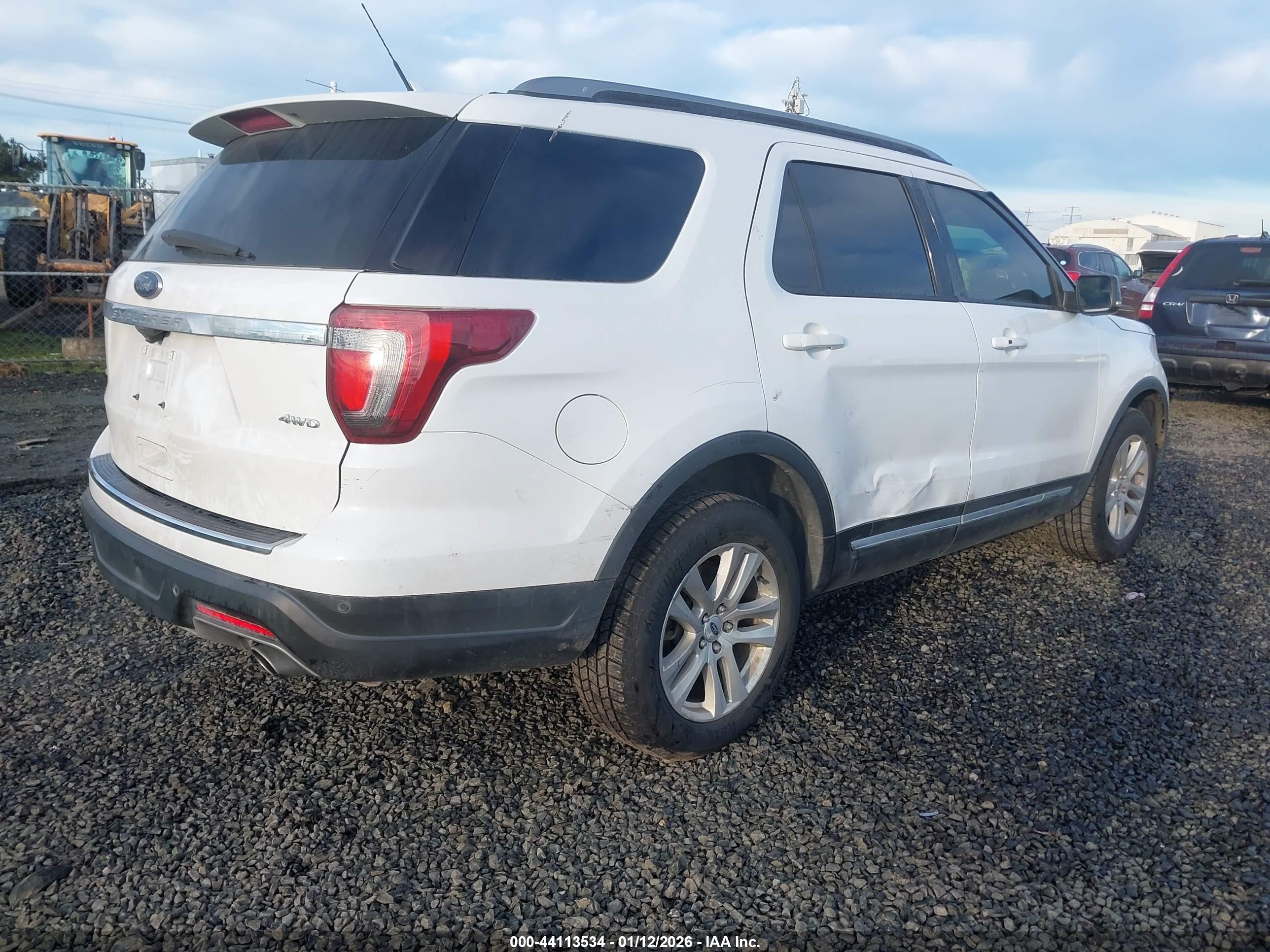FORD EXPLORER image 4