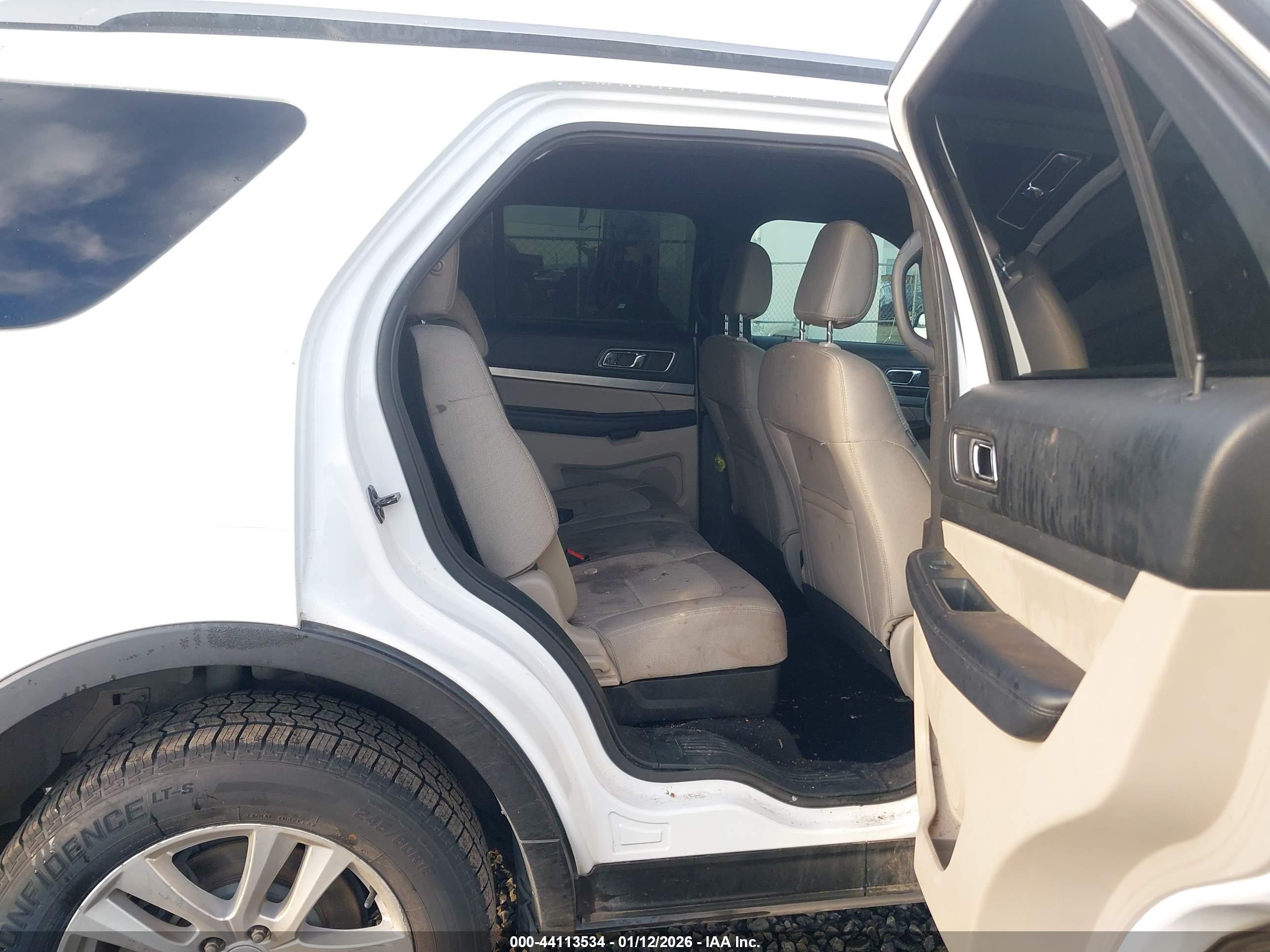 FORD EXPLORER image 8
