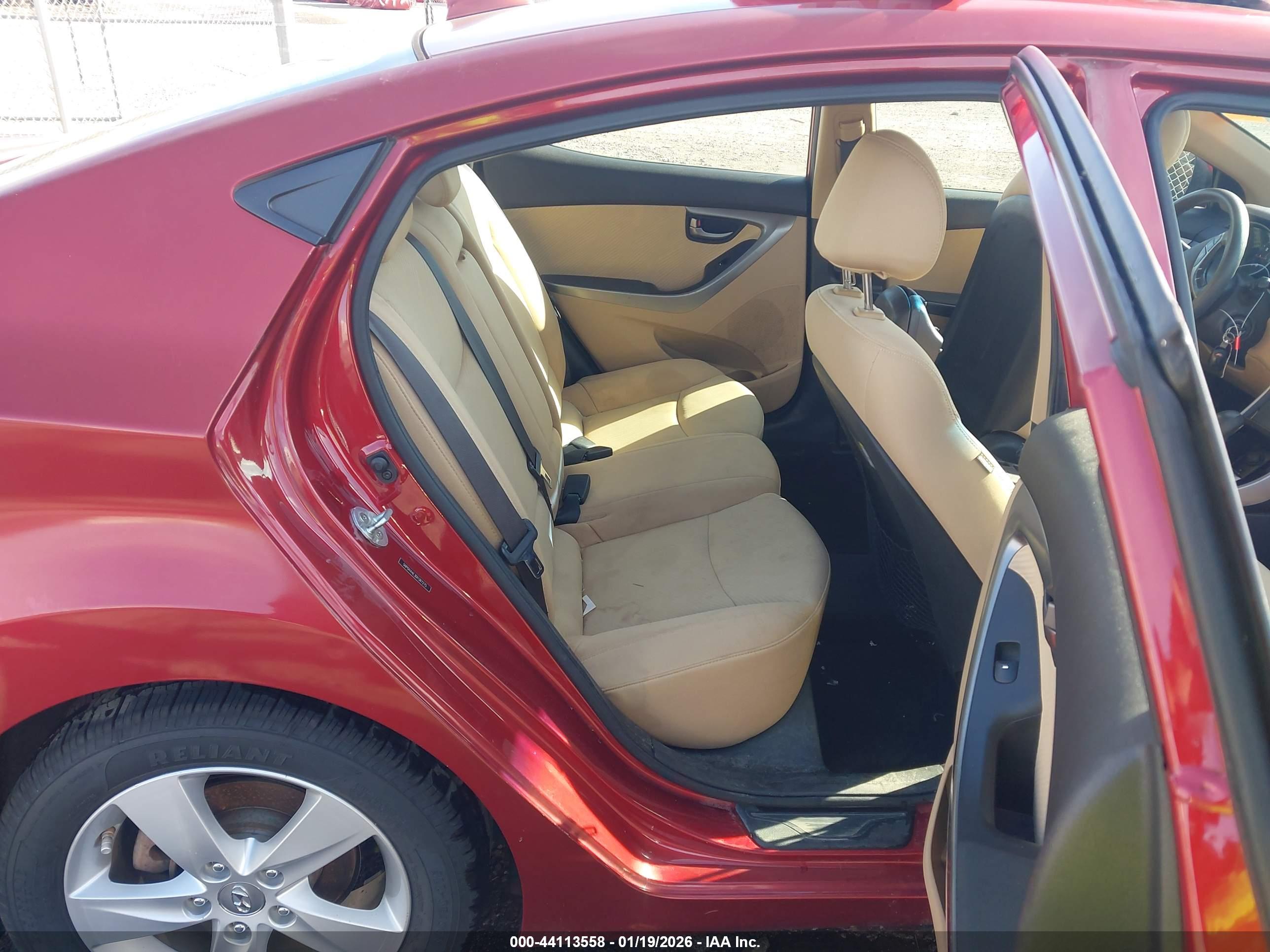 HYUNDAI ELANTRA image 8
