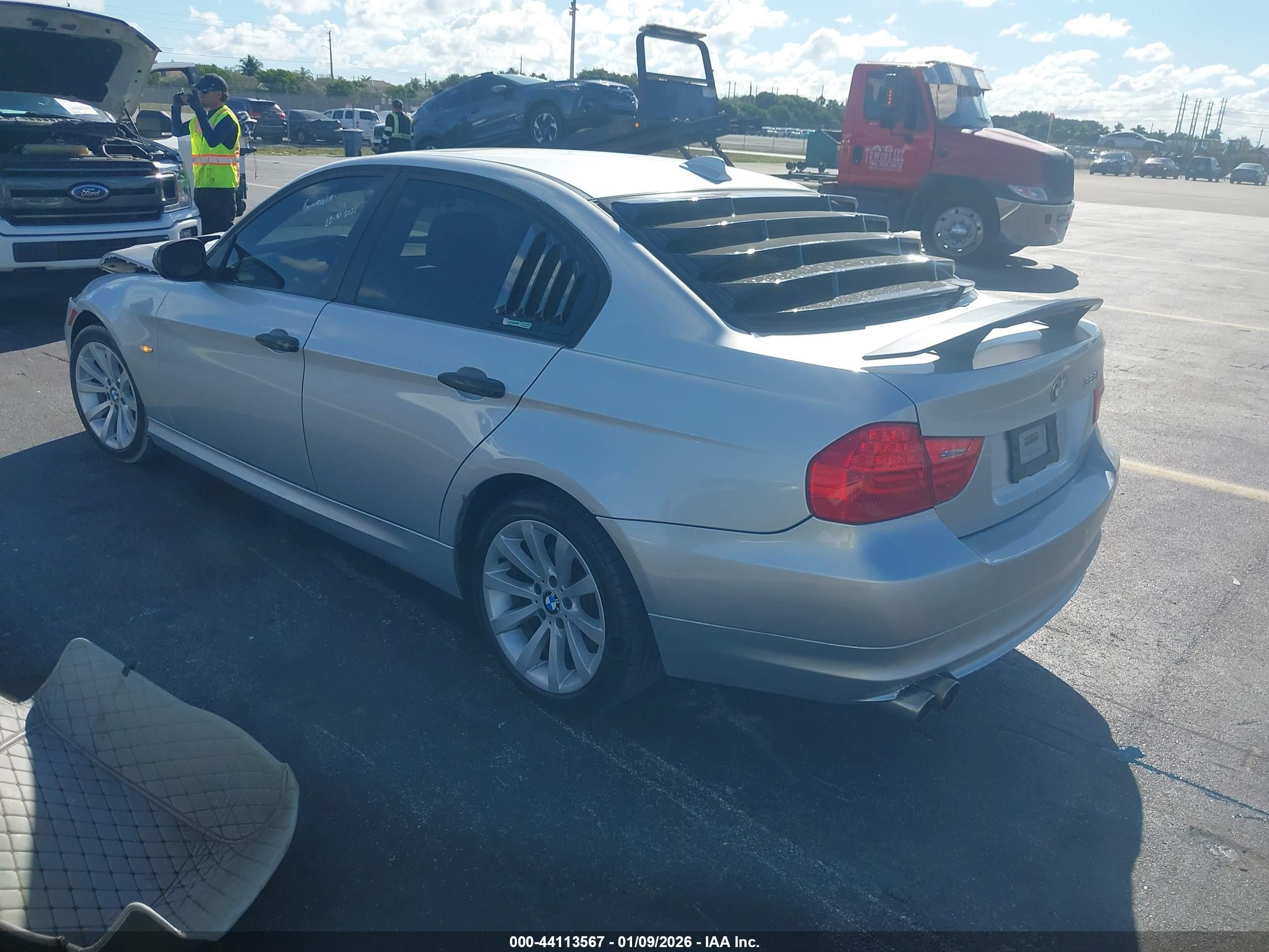 BMW 328I image 3