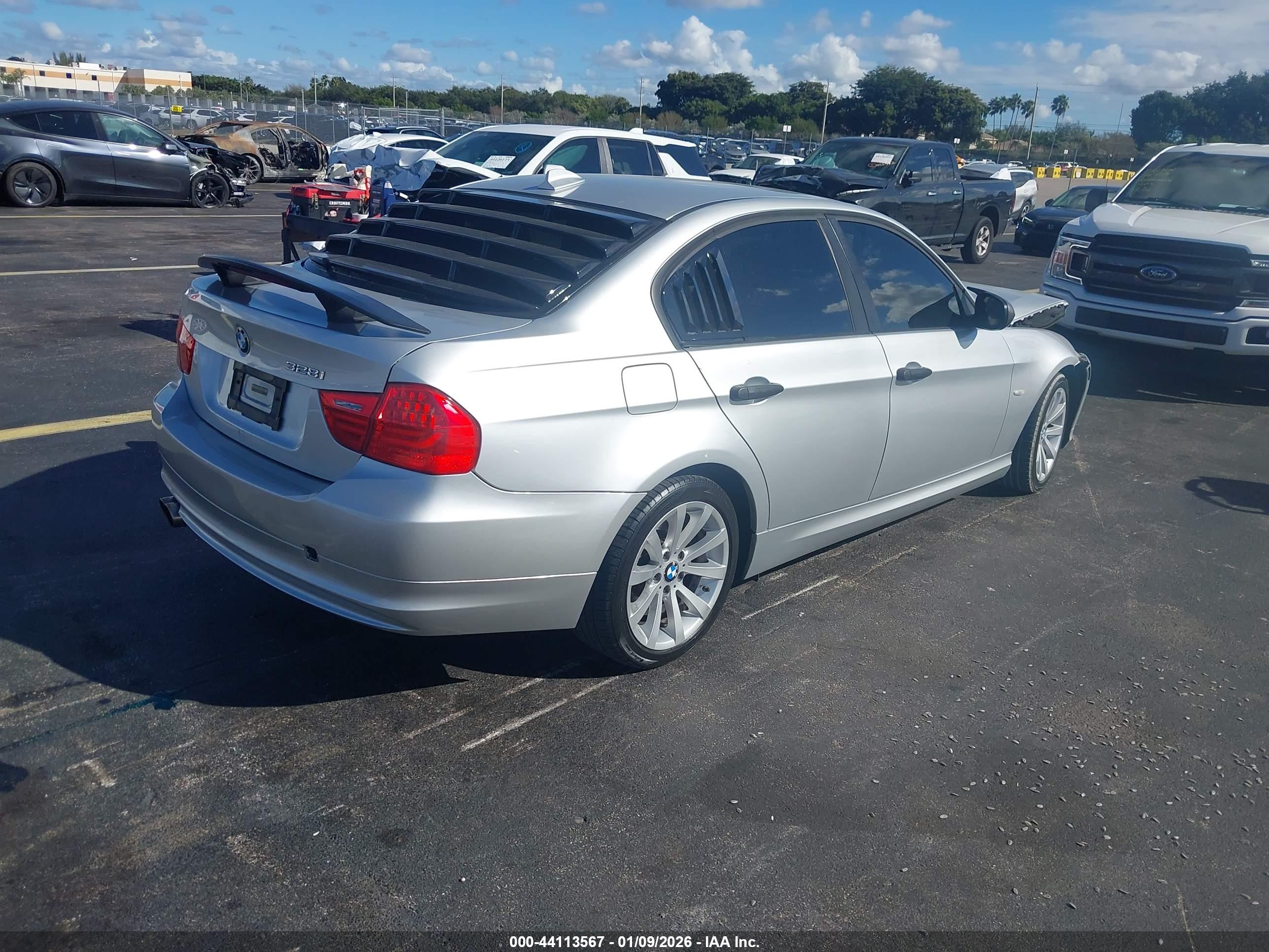 BMW 328I image 4