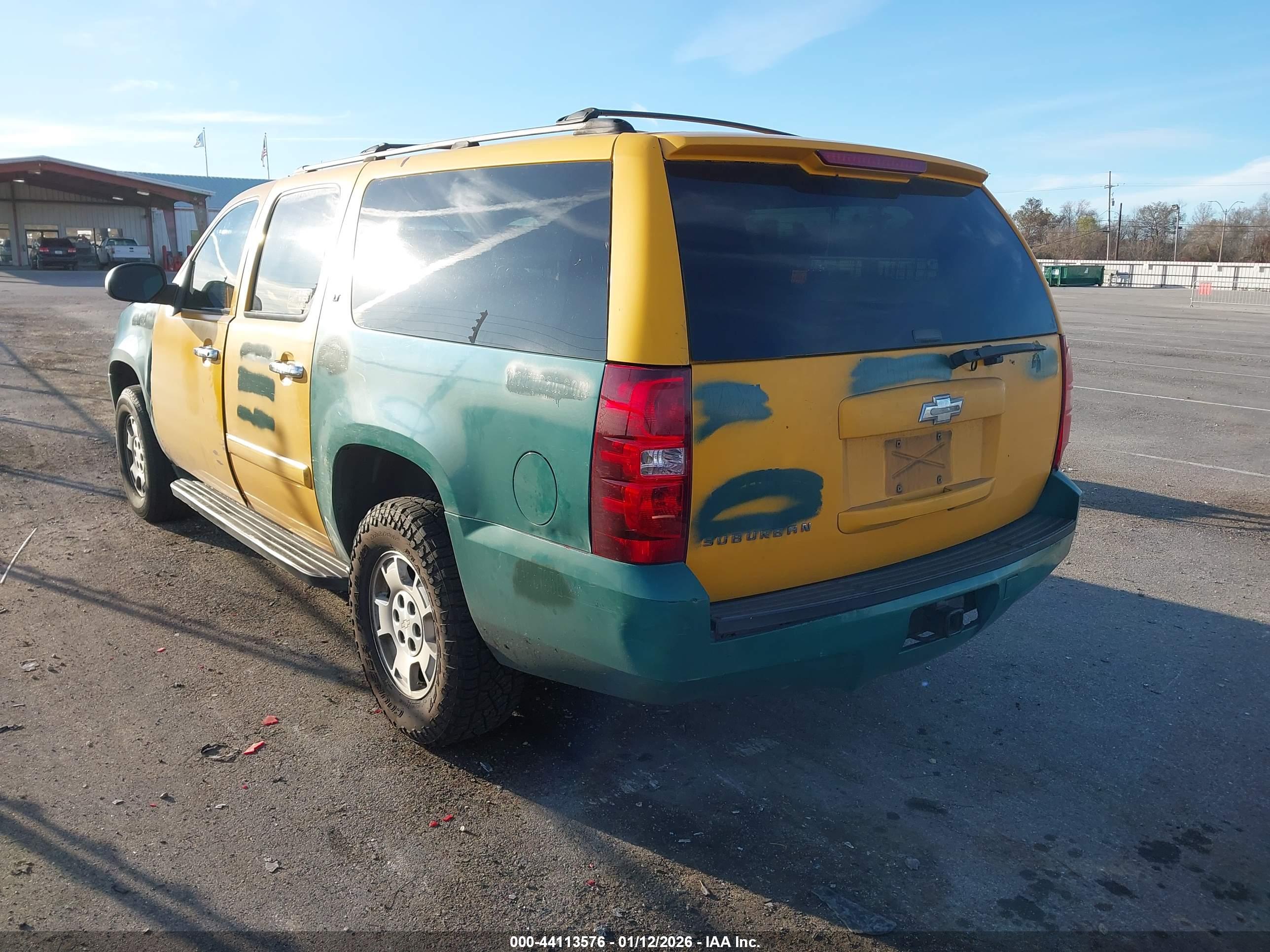CHEVROLET SUBURBAN image 3