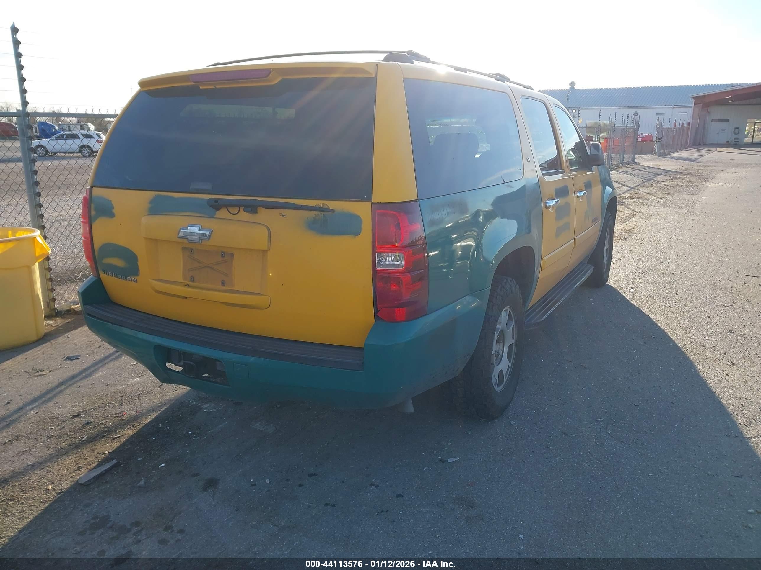 CHEVROLET SUBURBAN image 4