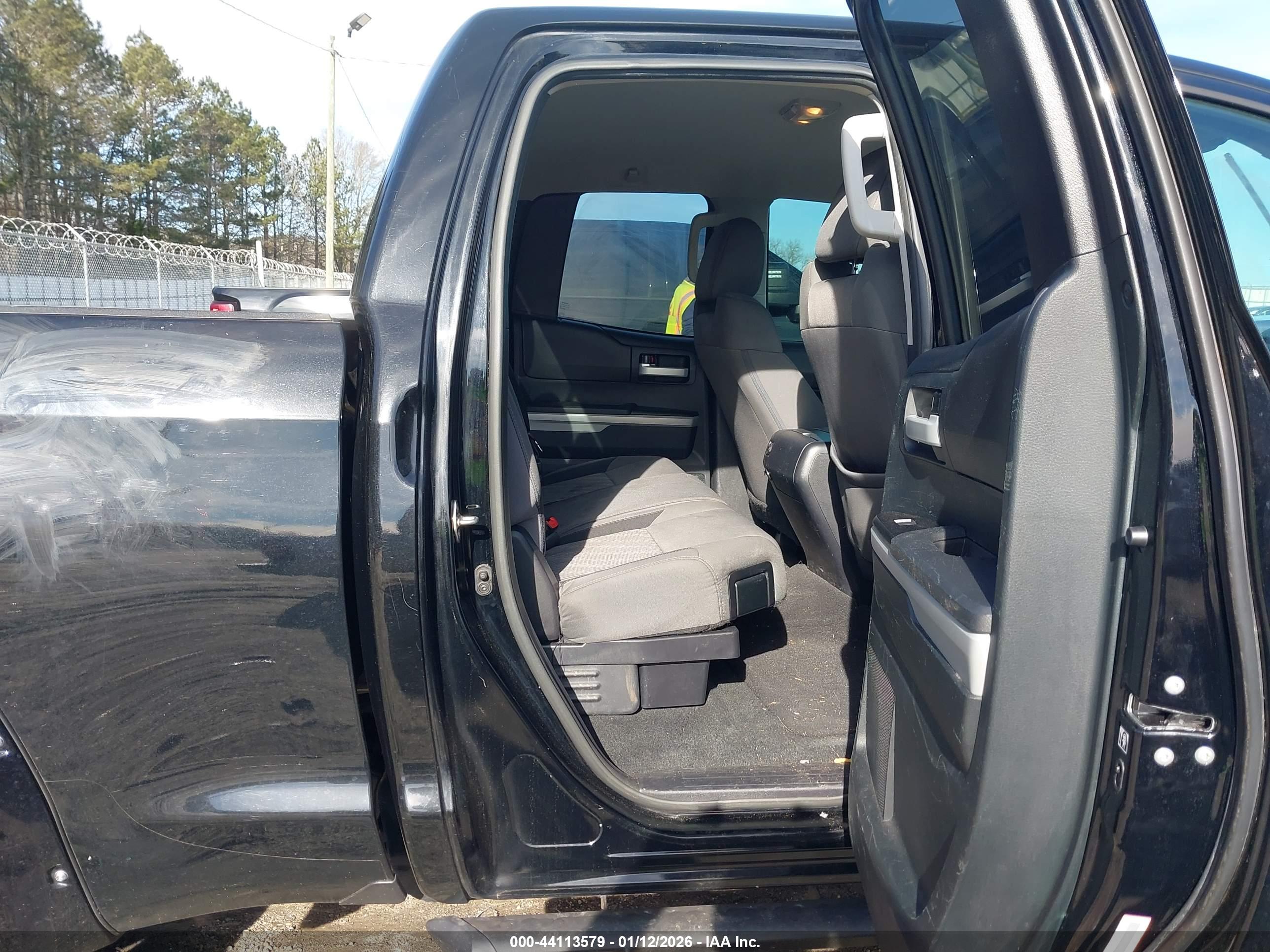 TOYOTA TUNDRA image 8