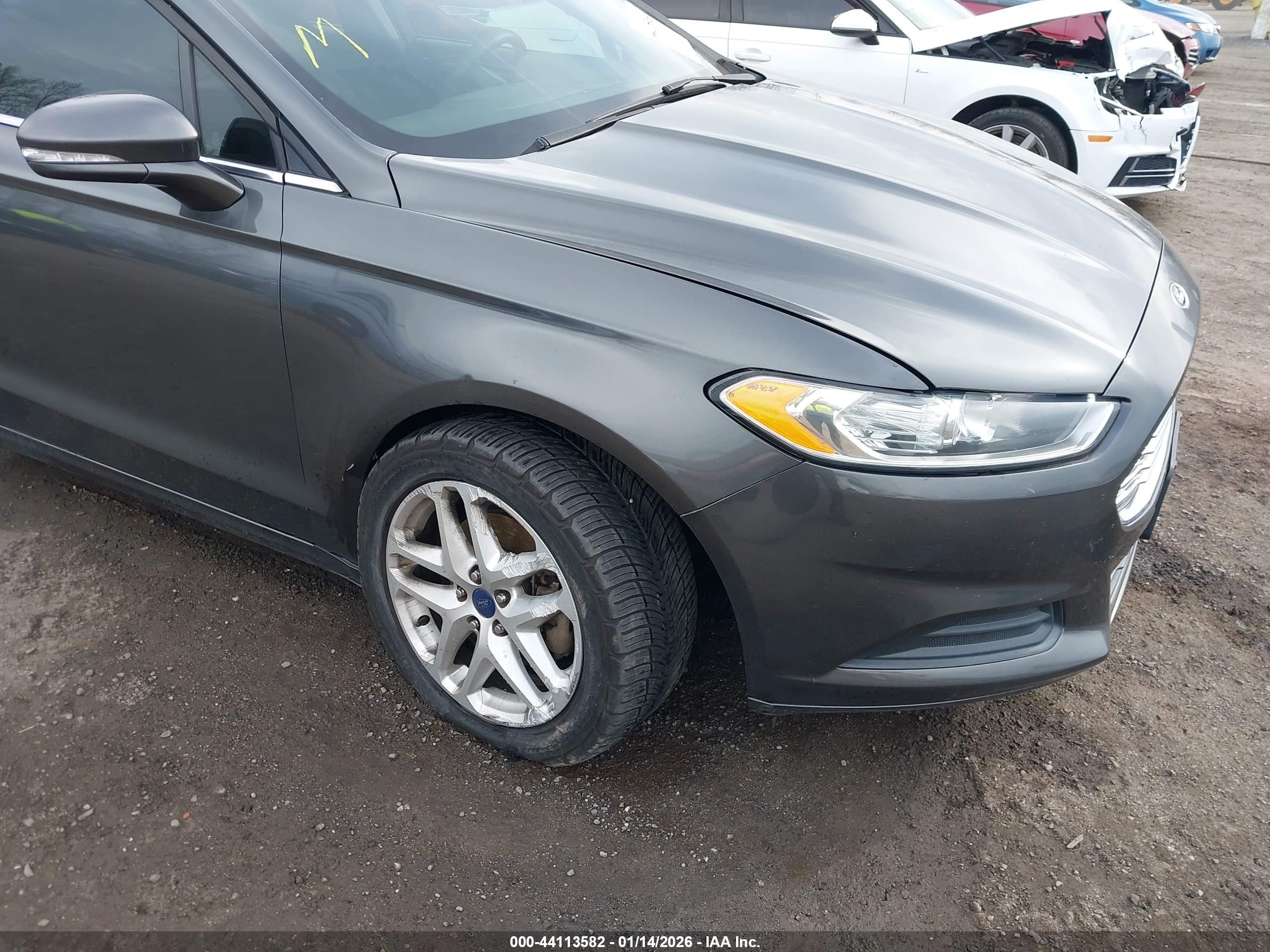 FORD FUSION image 6