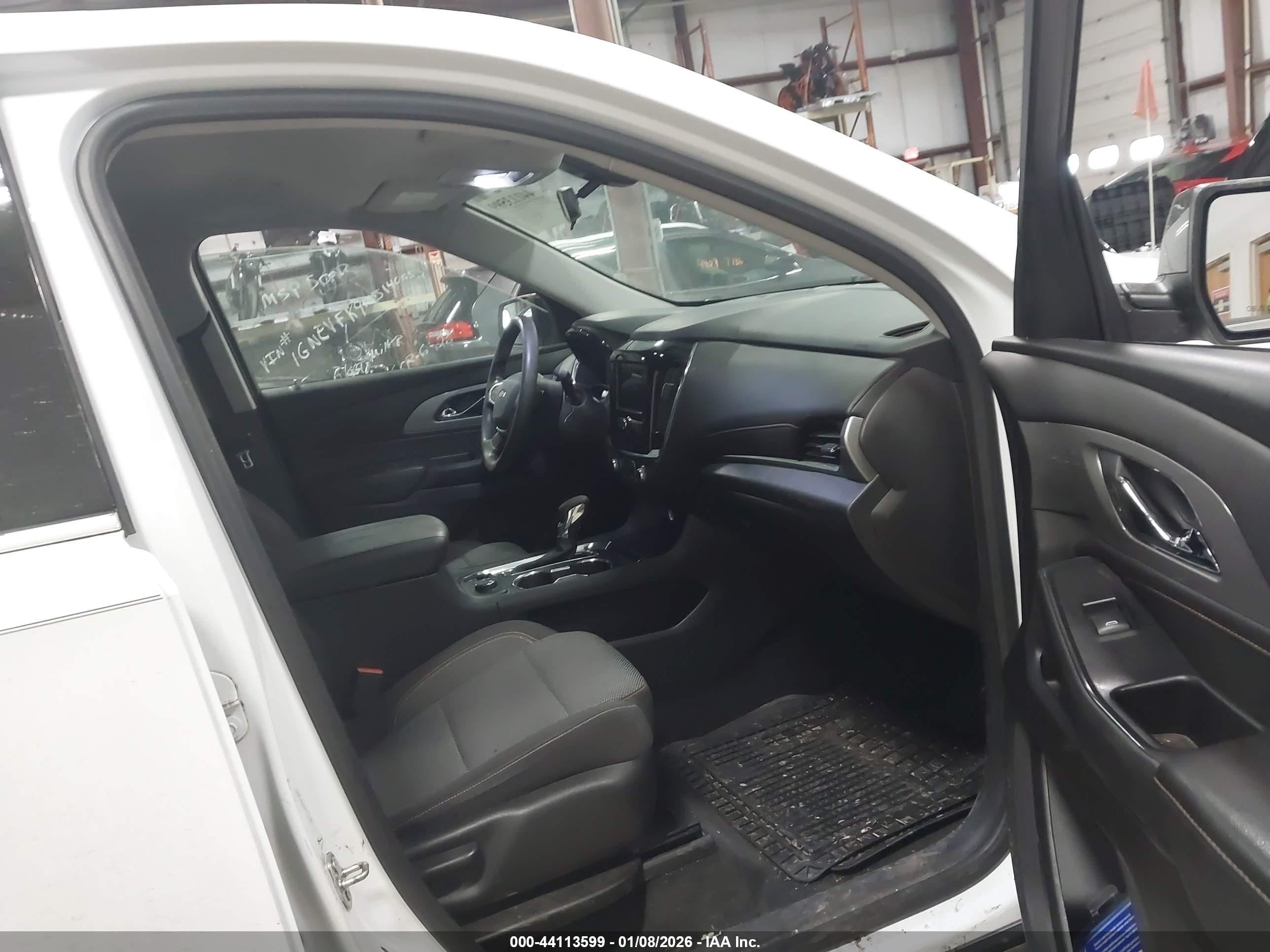 CHEVROLET TRAVERSE image 5
