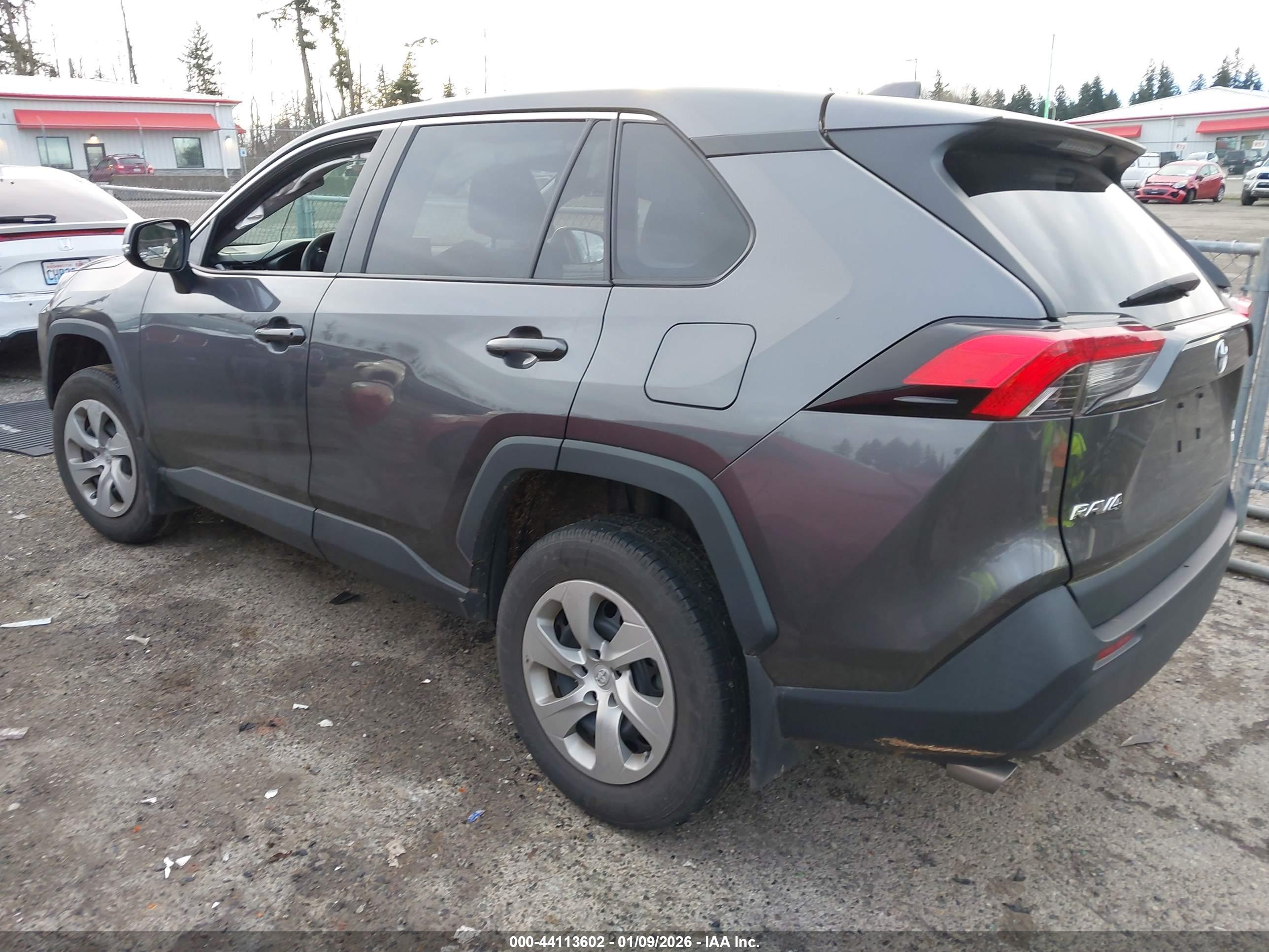 TOYOTA RAV4 image 3
