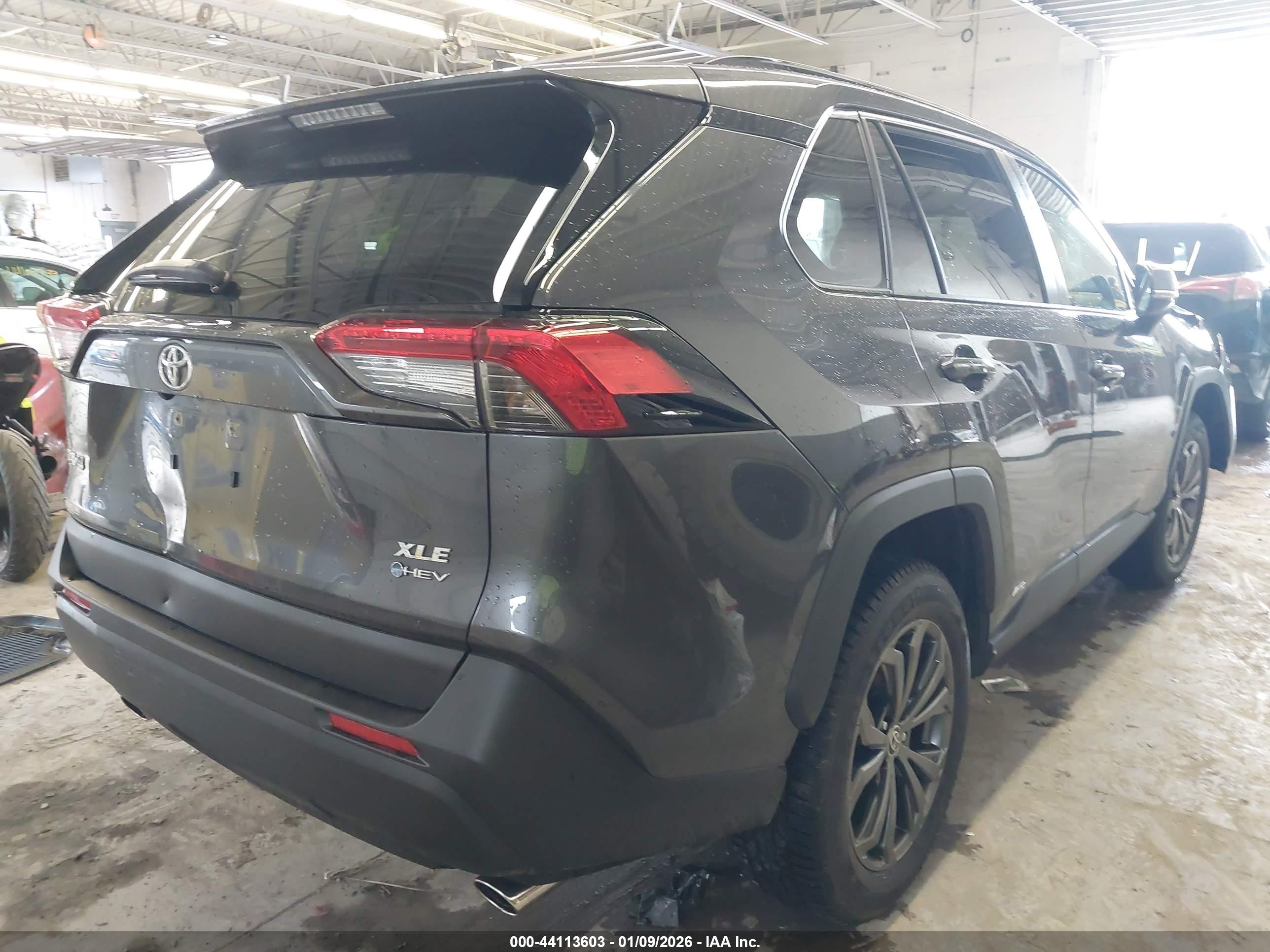 TOYOTA RAV4 image 4
