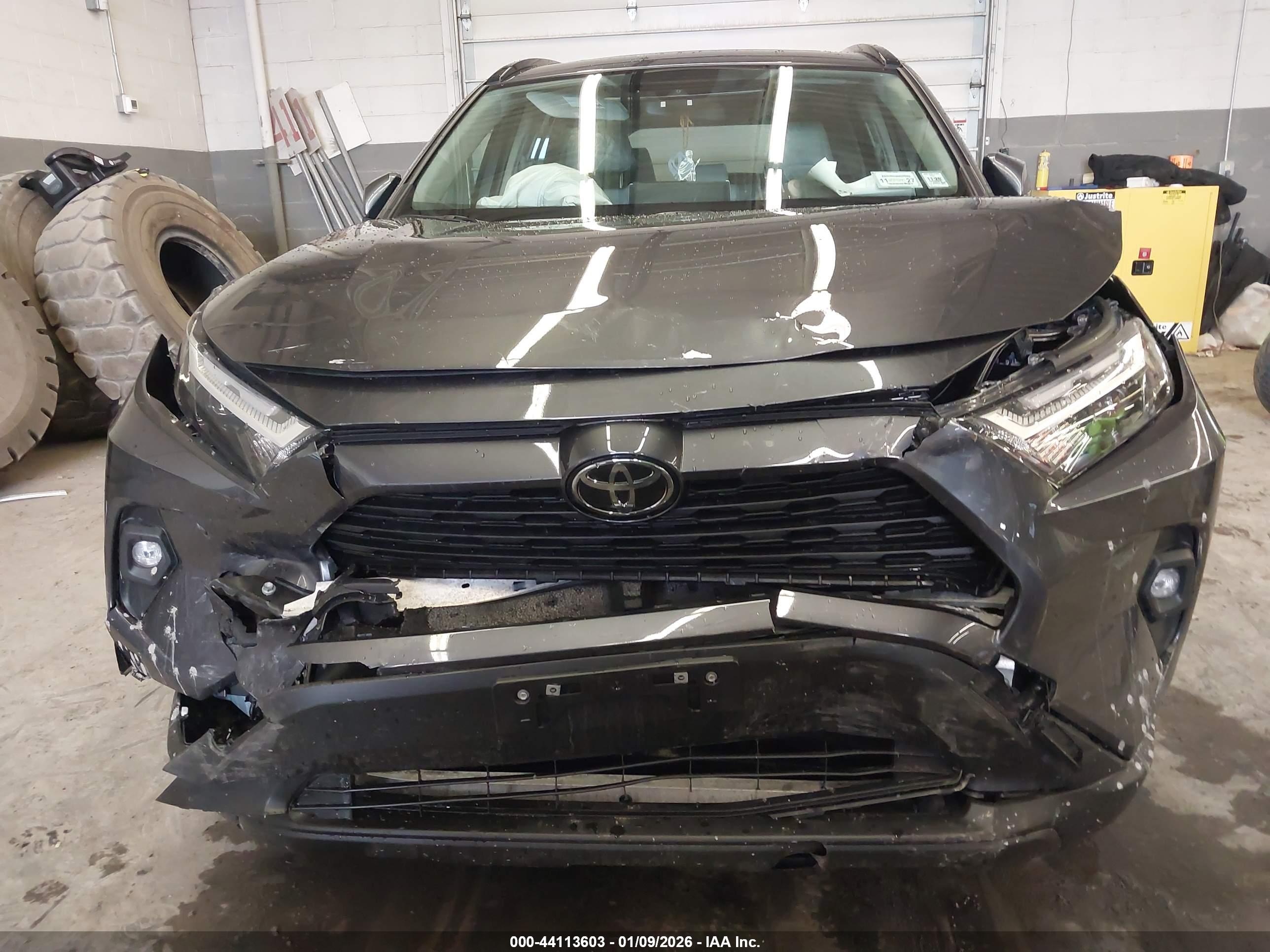 TOYOTA RAV4 image 6