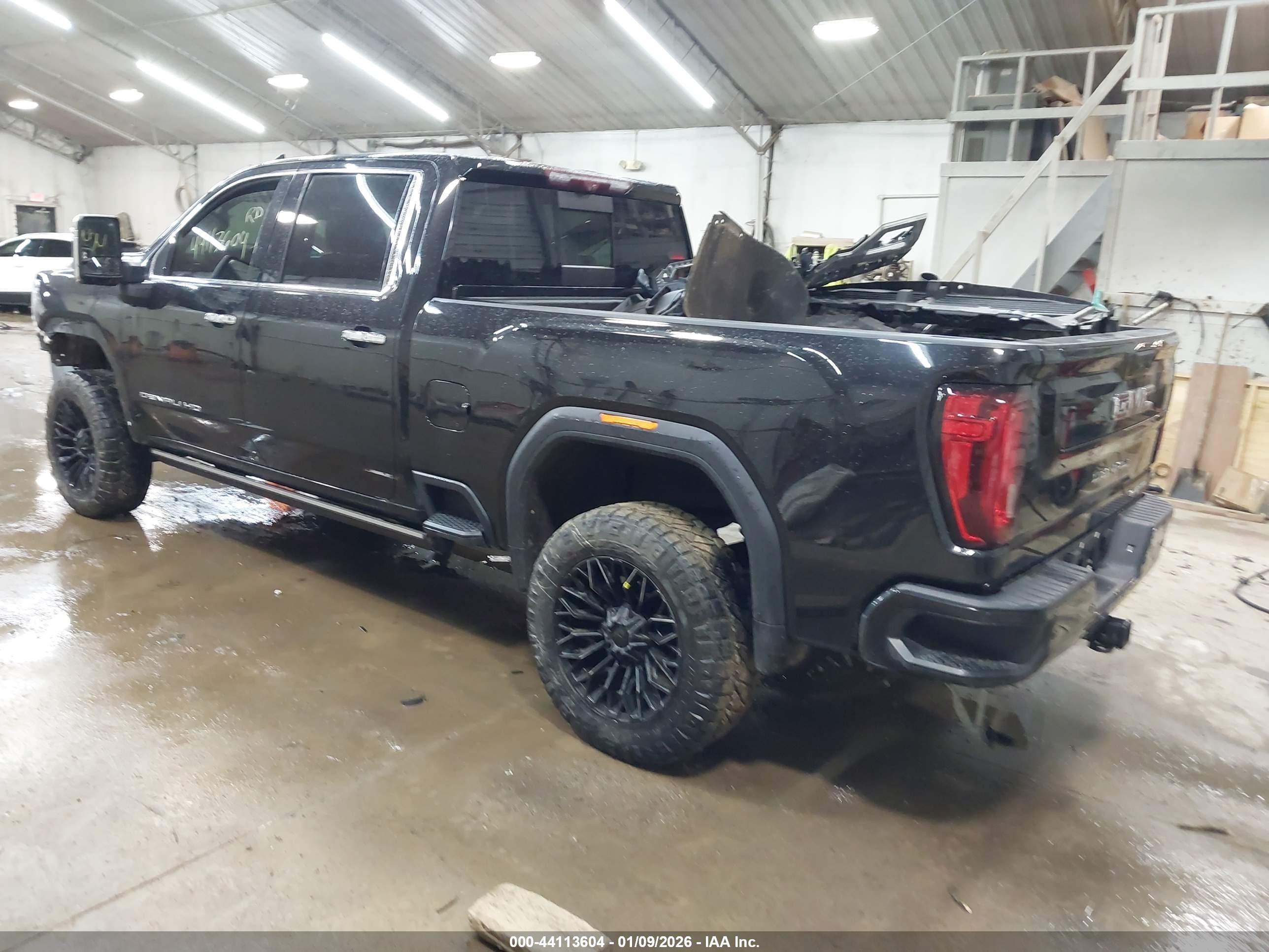 GMC SIERRA image 3