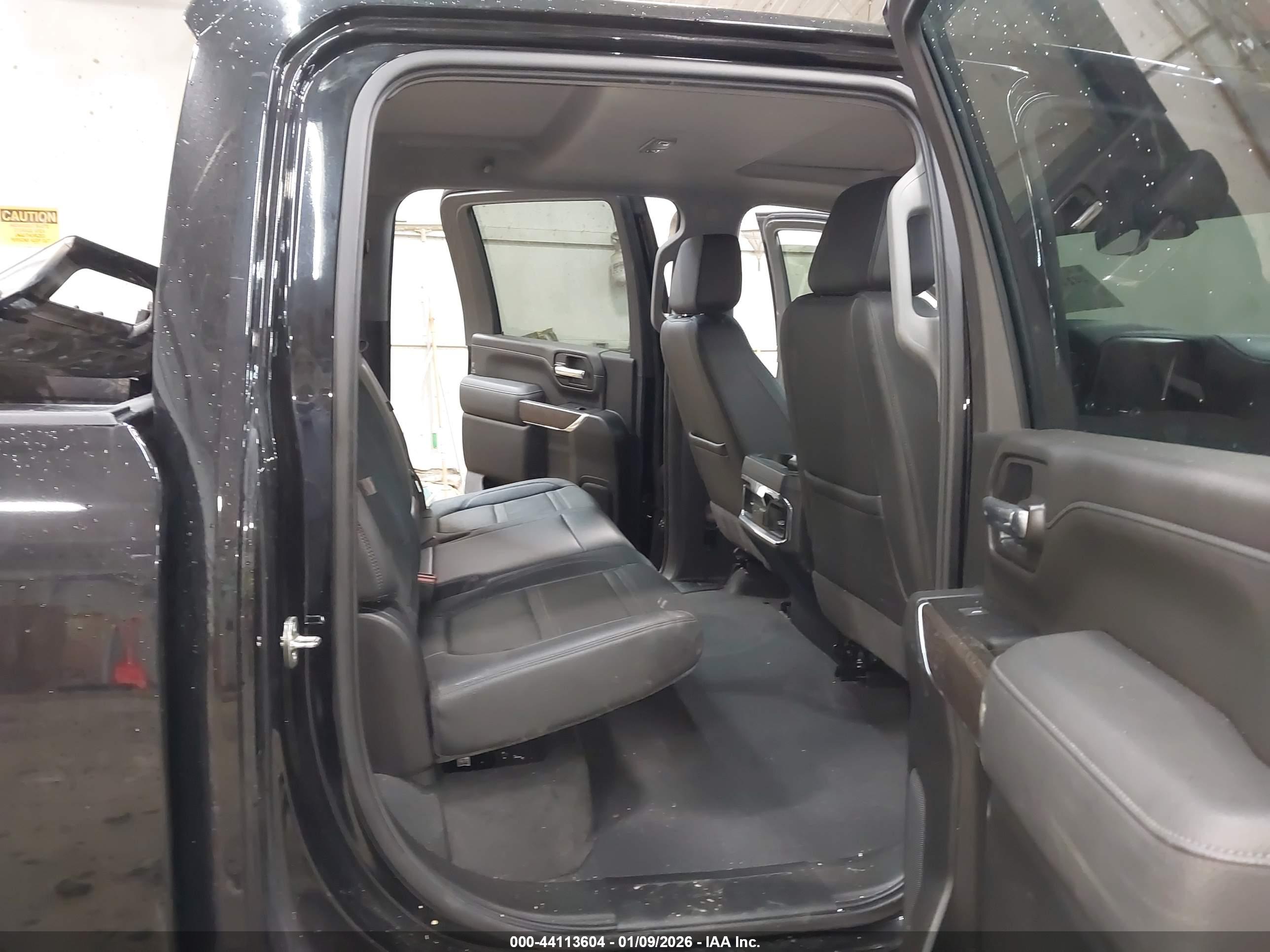 GMC SIERRA image 8