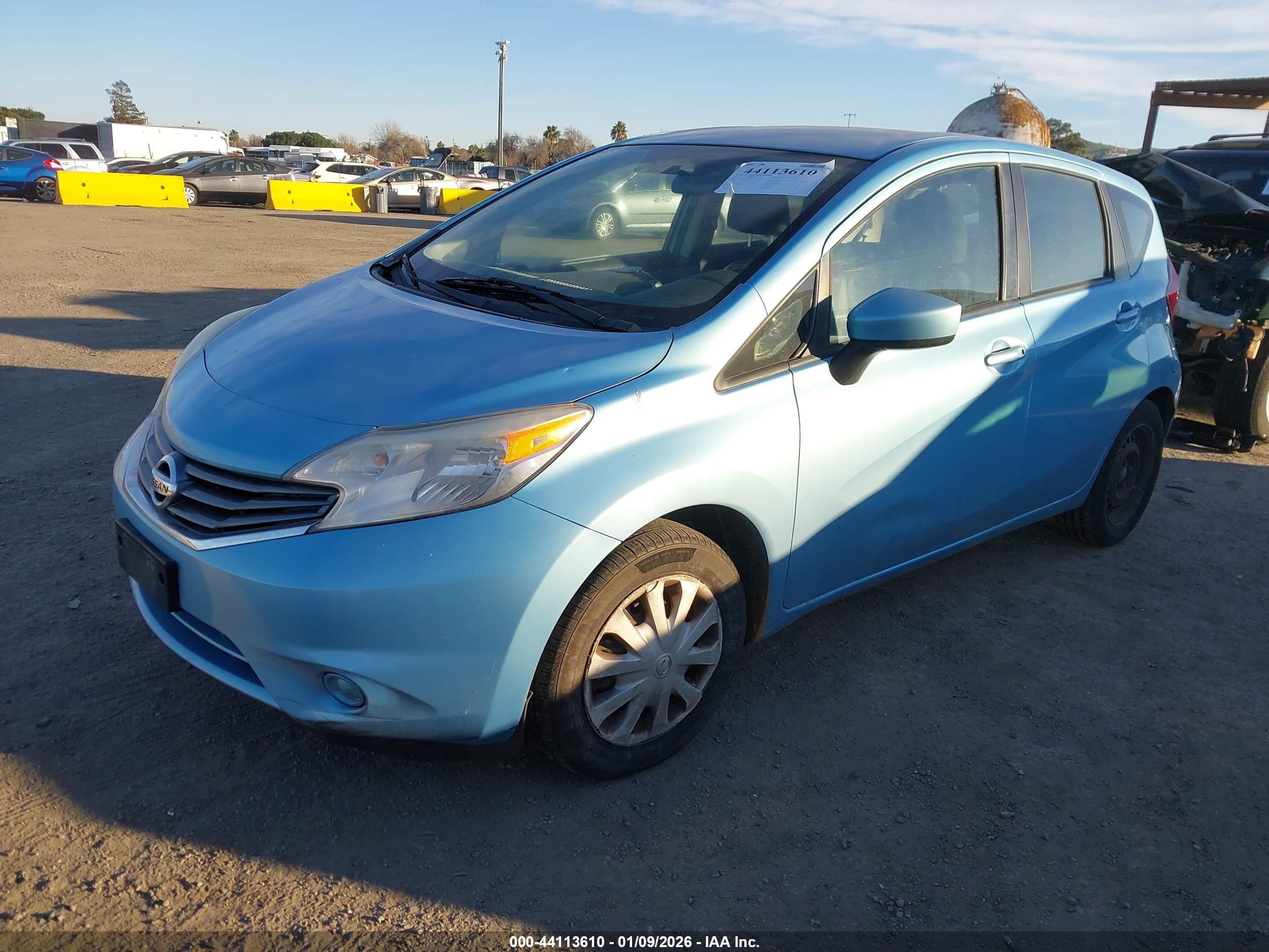 NISSAN VERSA image 2