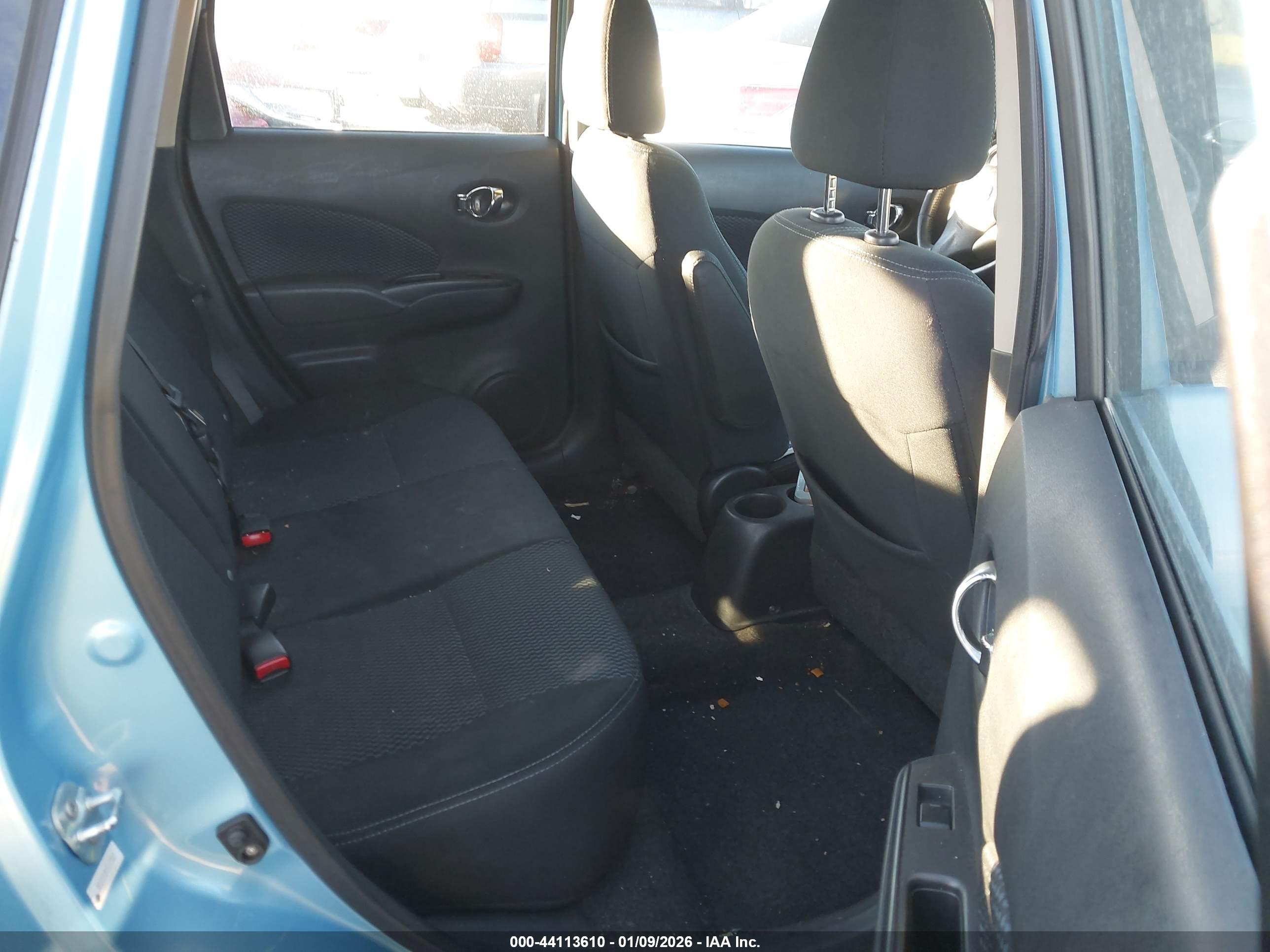 NISSAN VERSA image 8