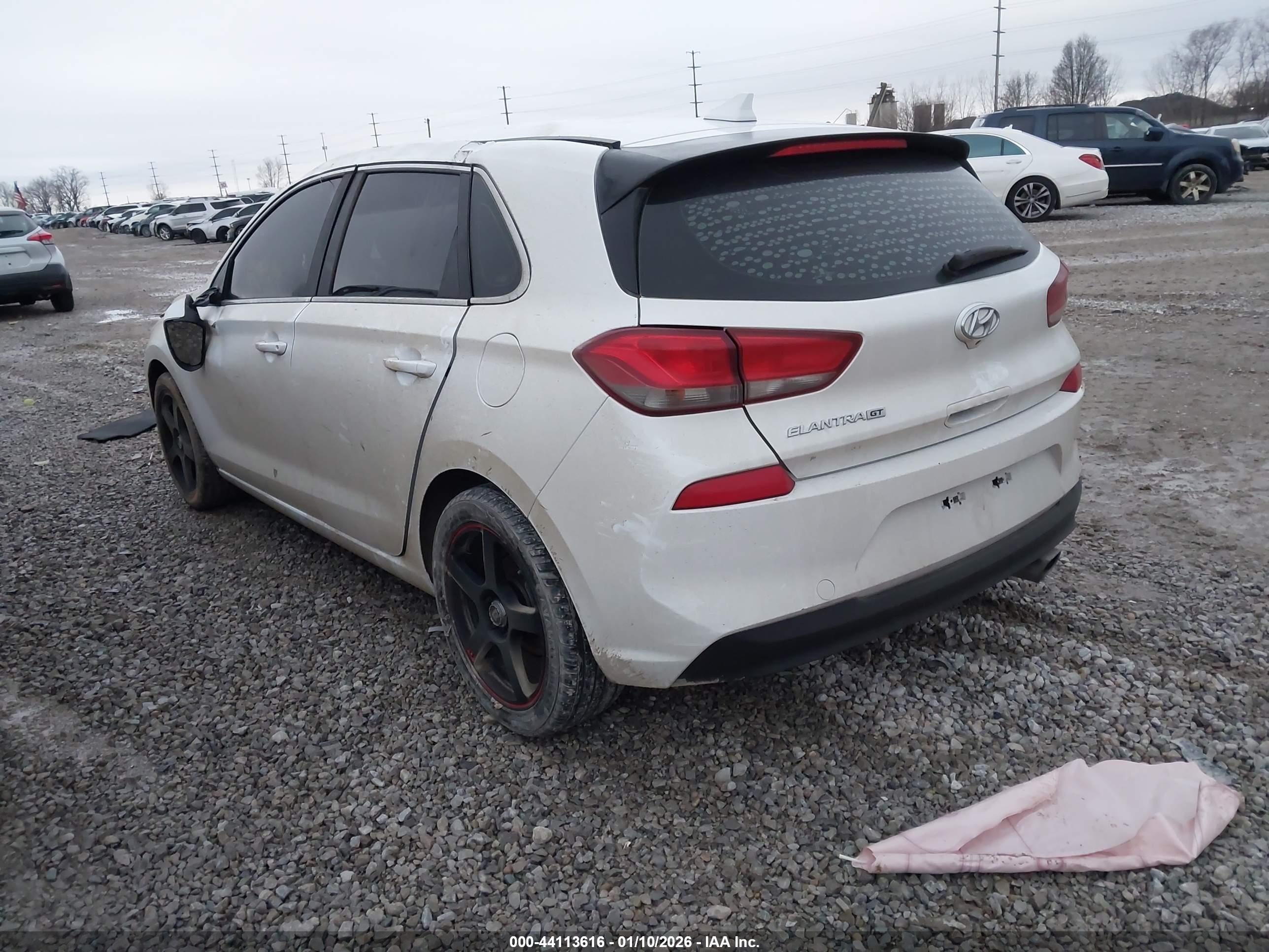 HYUNDAI ELANTRA image 3