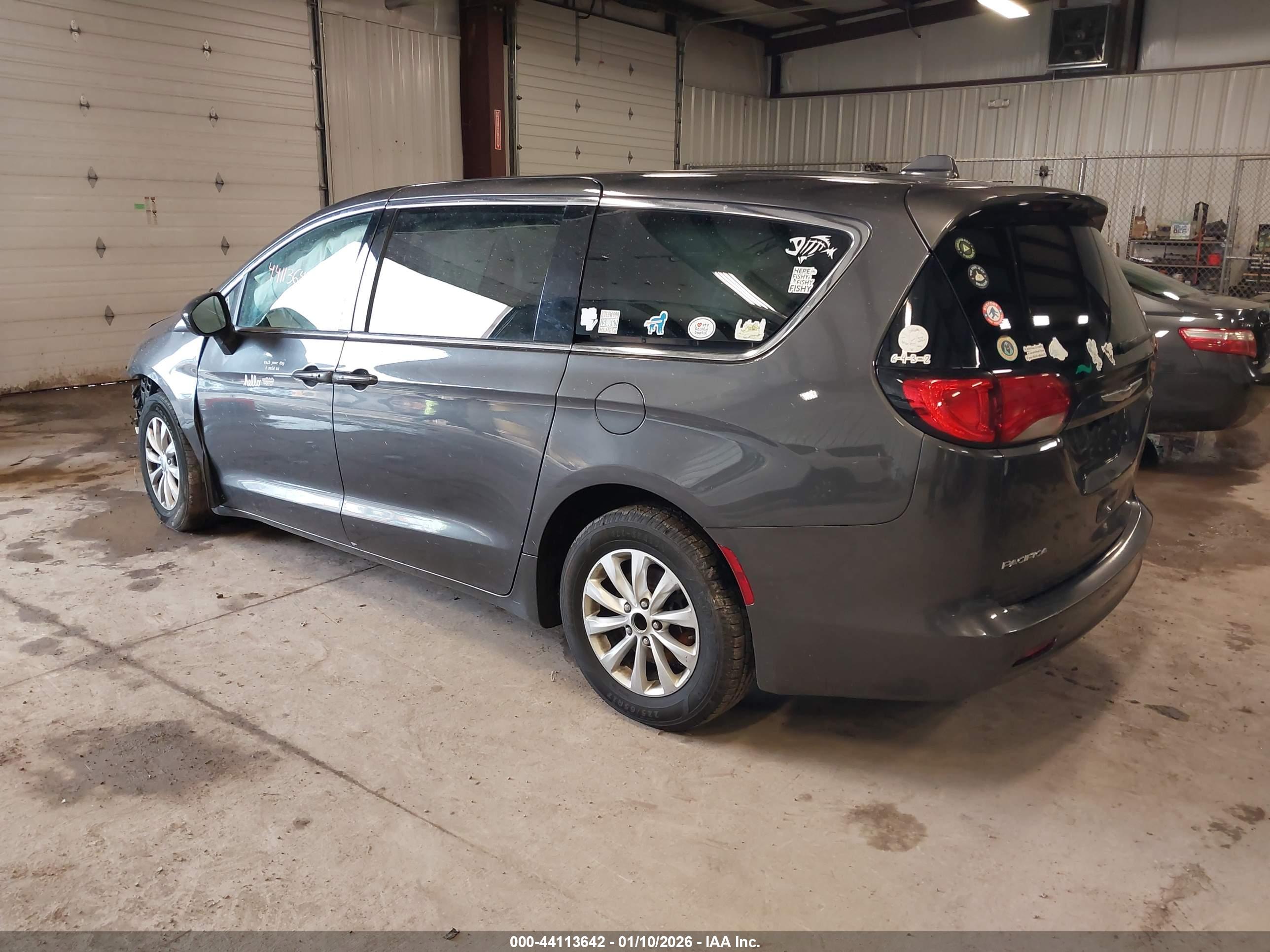 CHRYSLER PACIFICA image 3