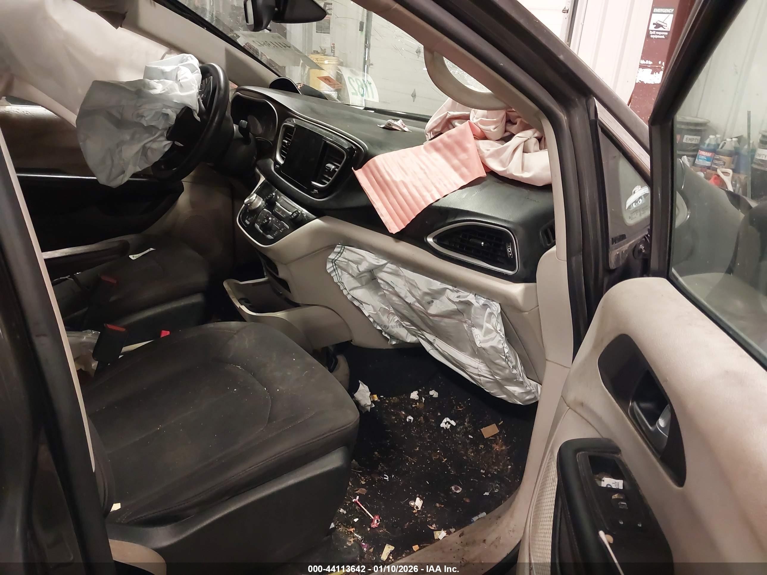 CHRYSLER PACIFICA image 5