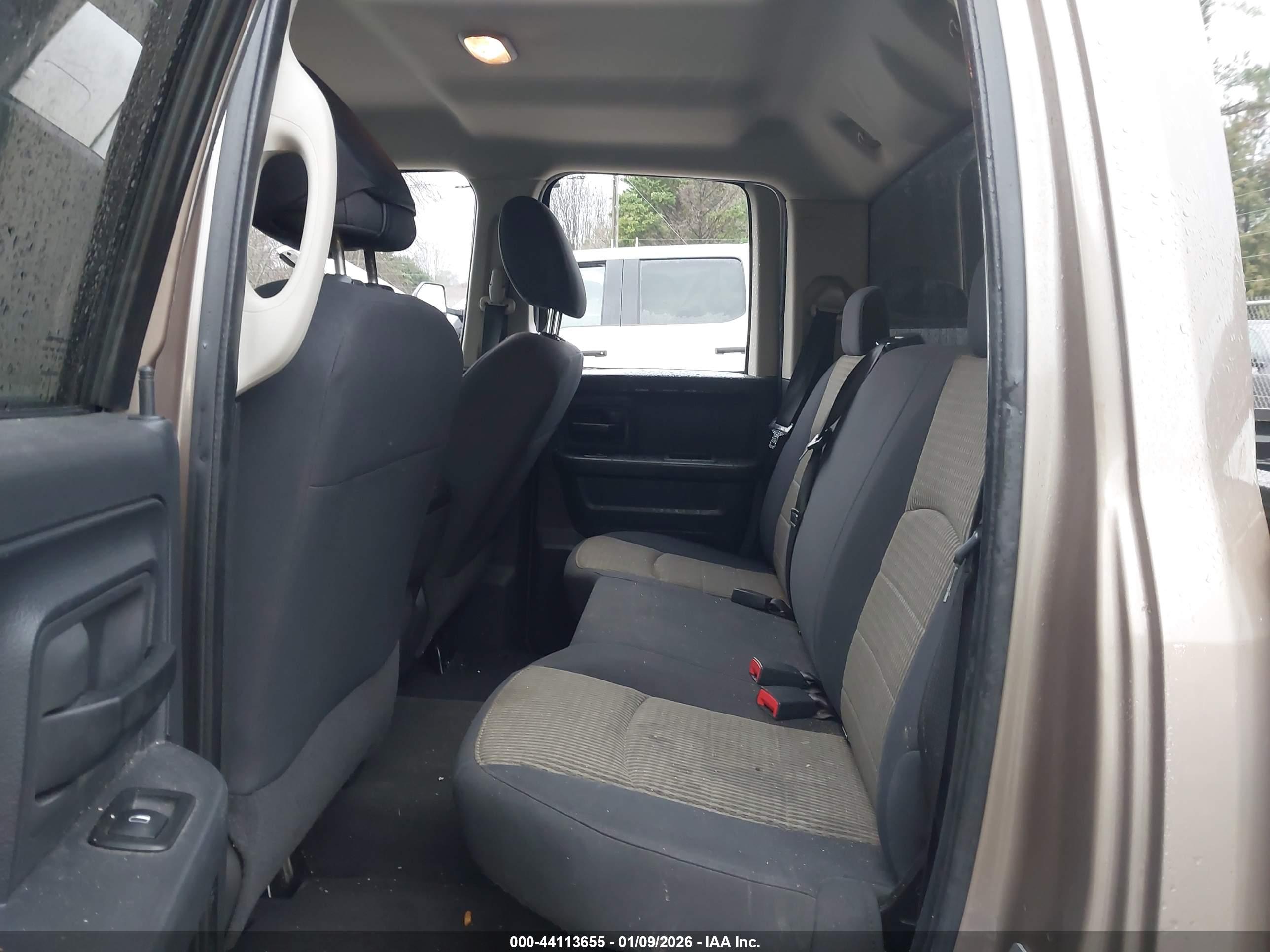 DODGE RAM image 8
