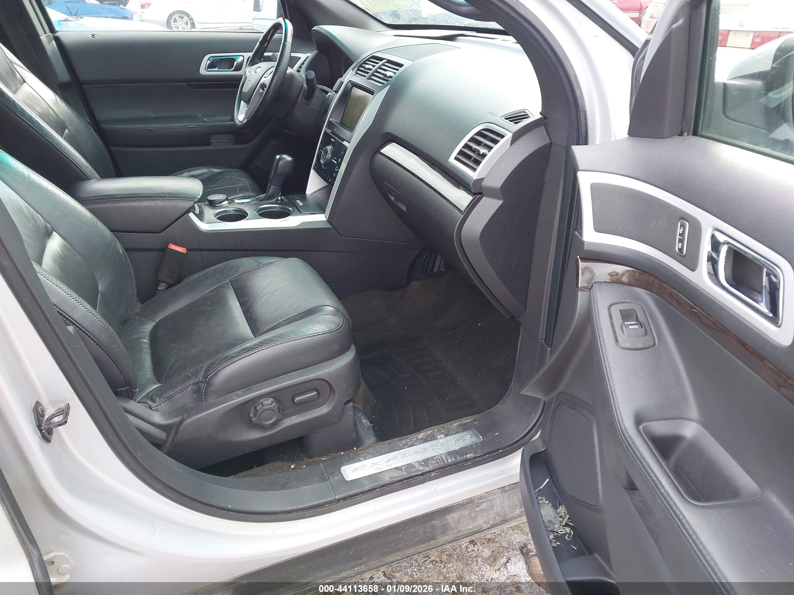 FORD EXPLORER image 5