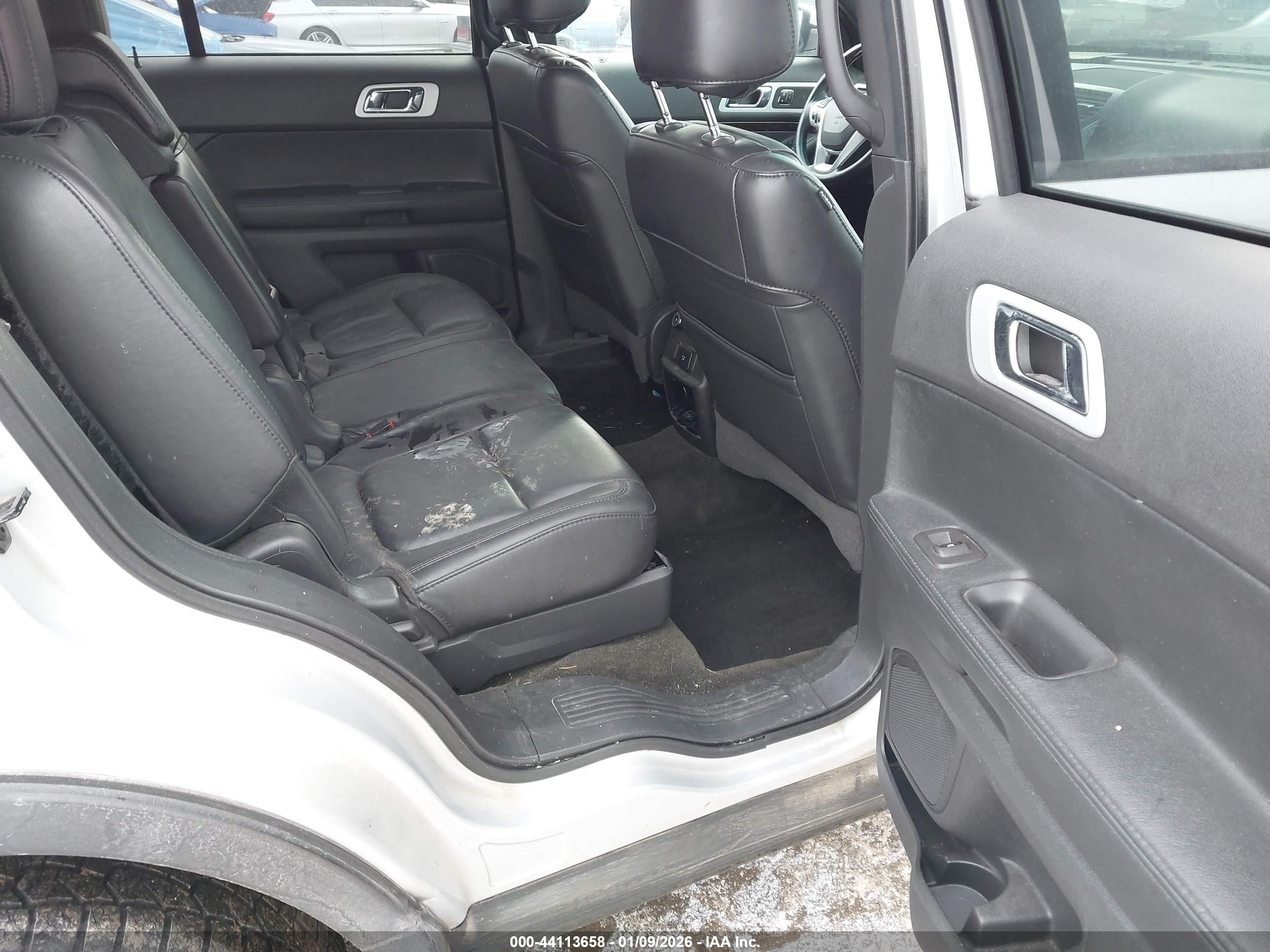 FORD EXPLORER image 8