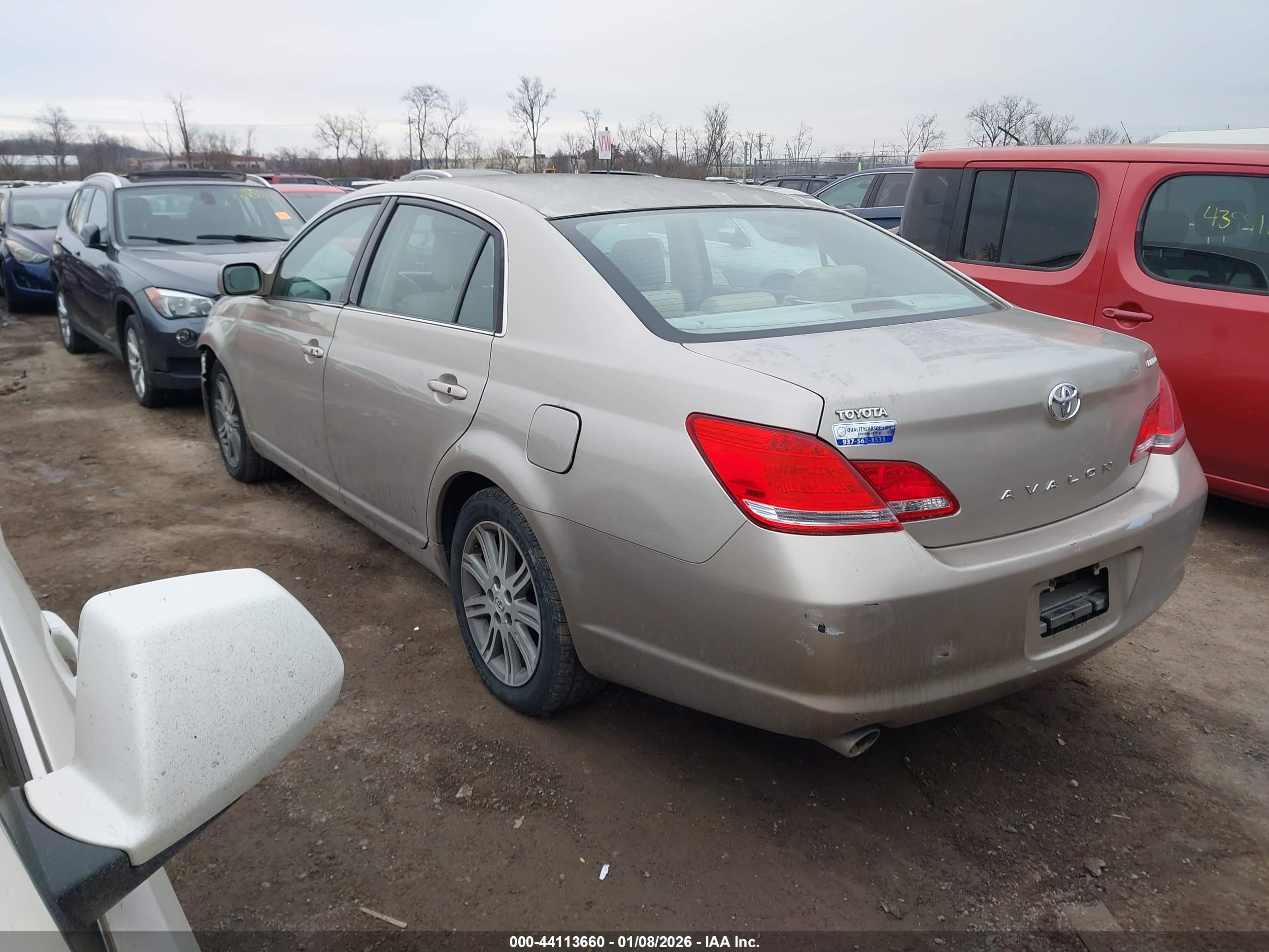 TOYOTA AVALON image 3