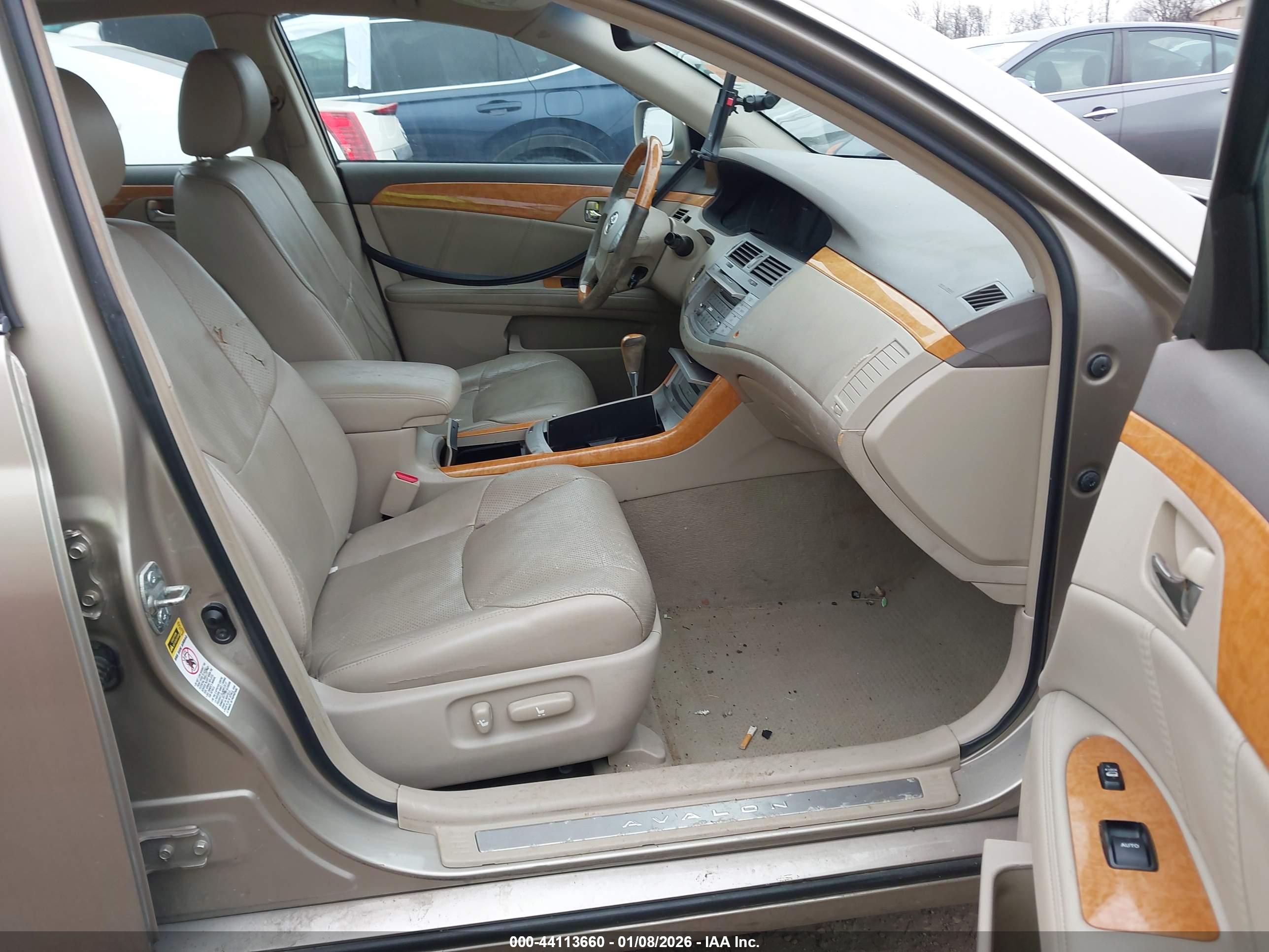 TOYOTA AVALON image 5