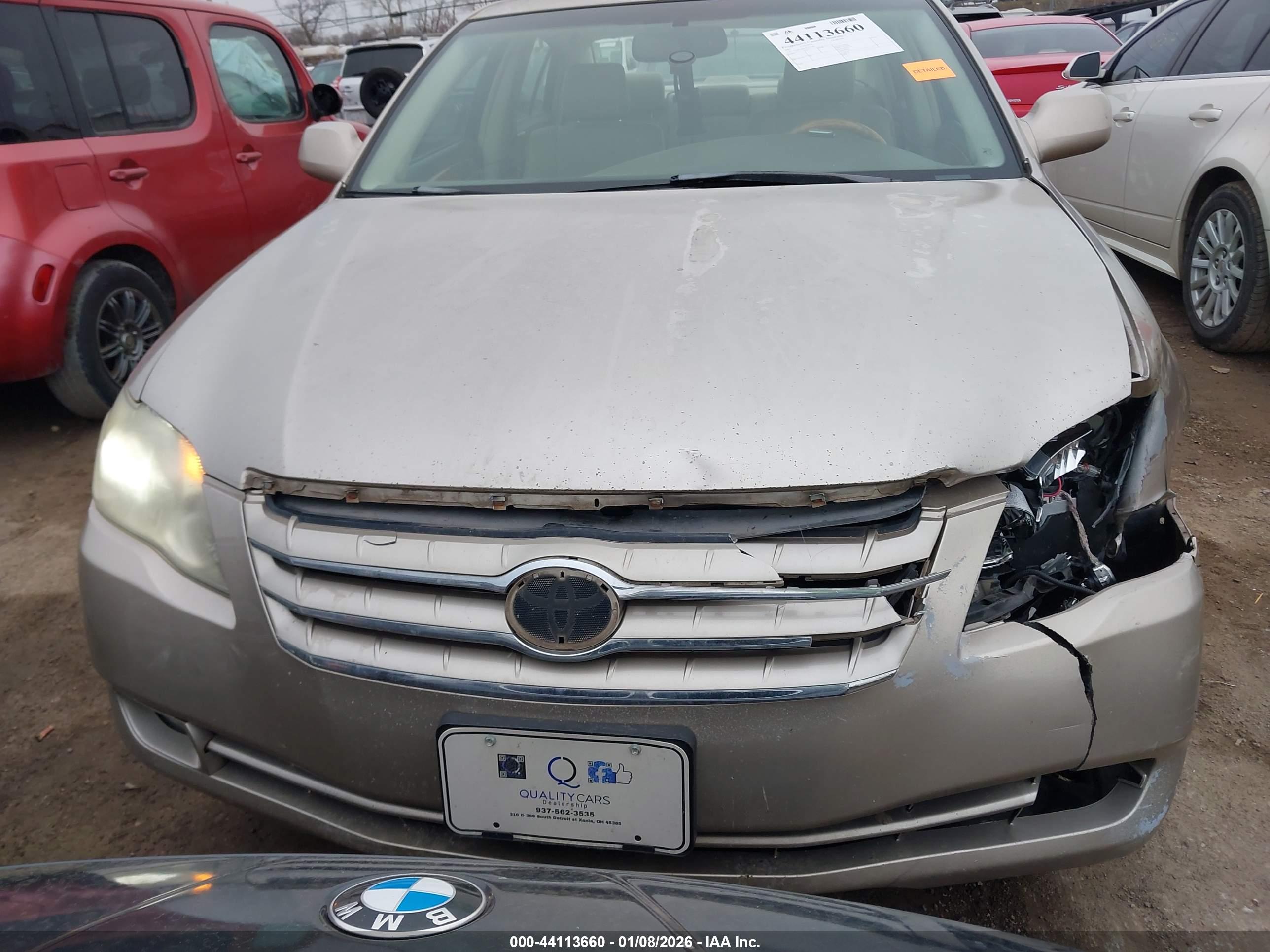 TOYOTA AVALON image 6