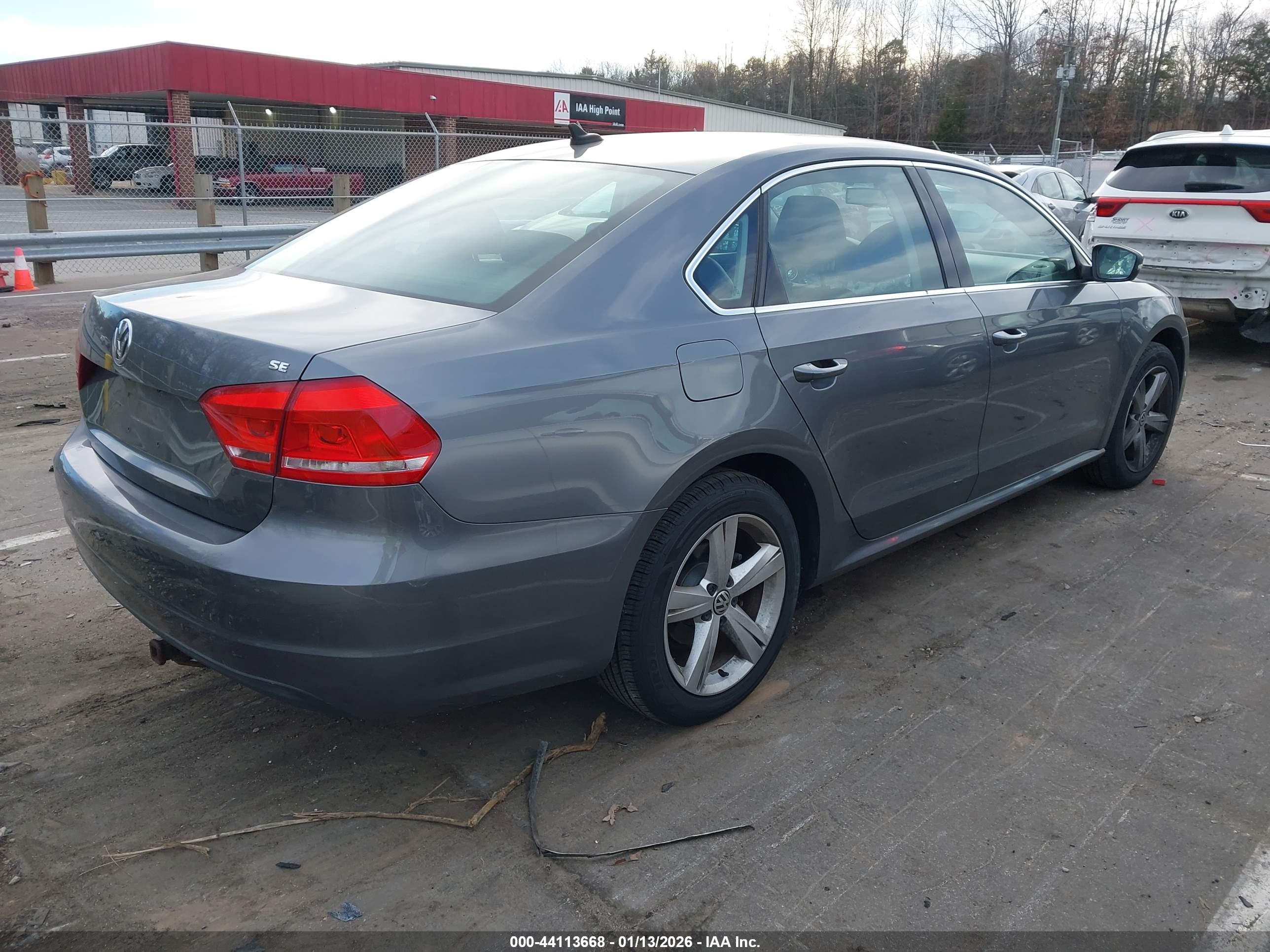 VOLKSWAGEN PASSAT image 4