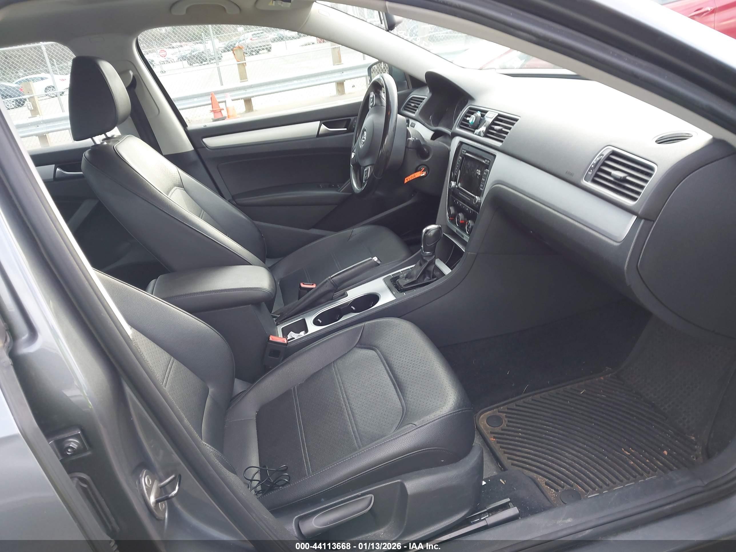 VOLKSWAGEN PASSAT image 5