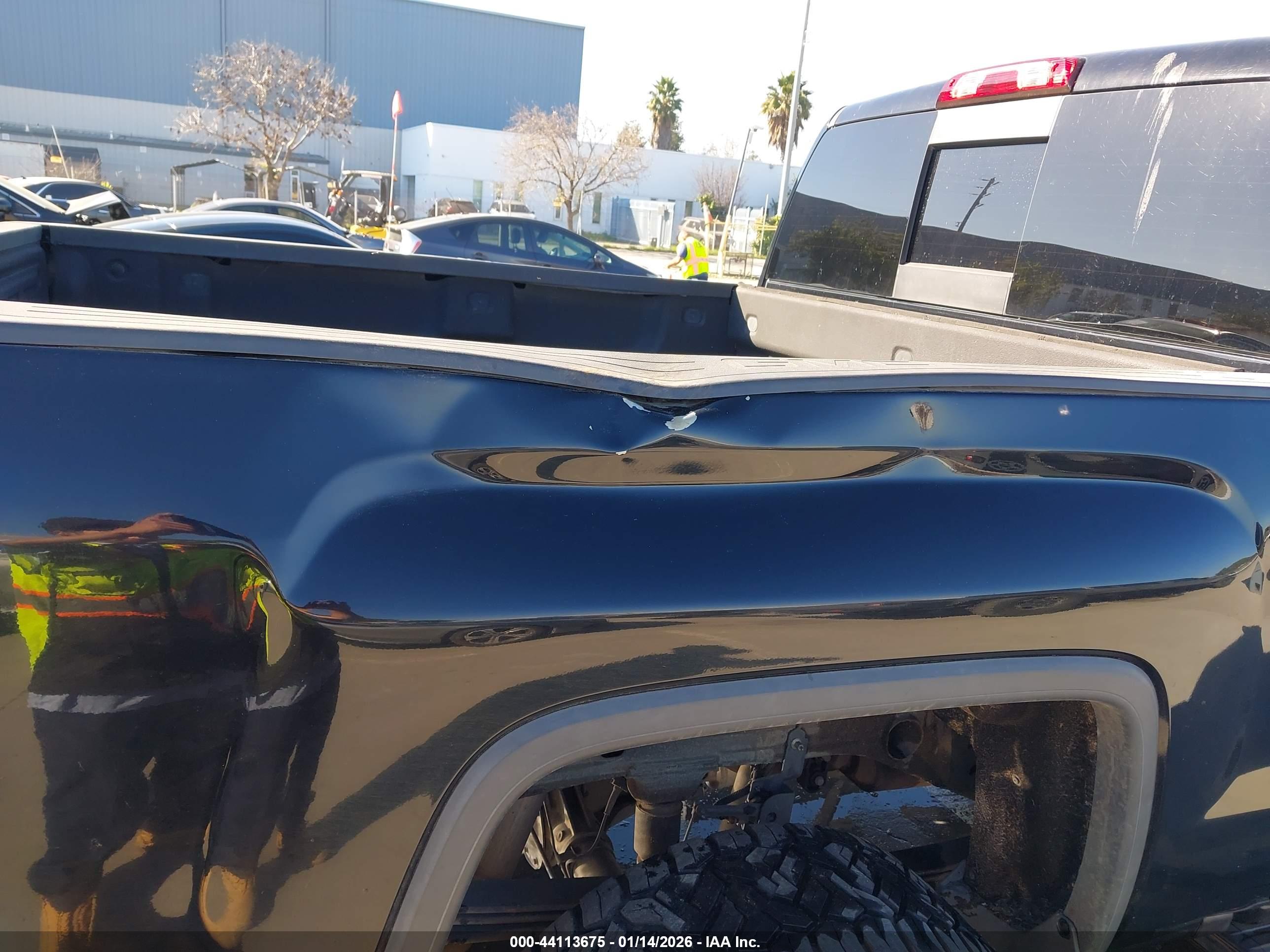 GMC SIERRA image 6
